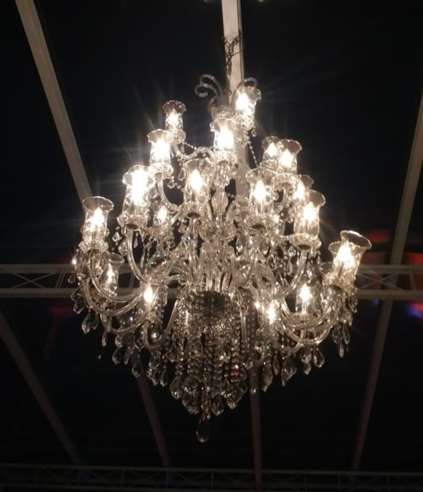 Lustre de cristal para 27 luzes (Retirada no Alto da Boa Vista). - foto 1 de 2