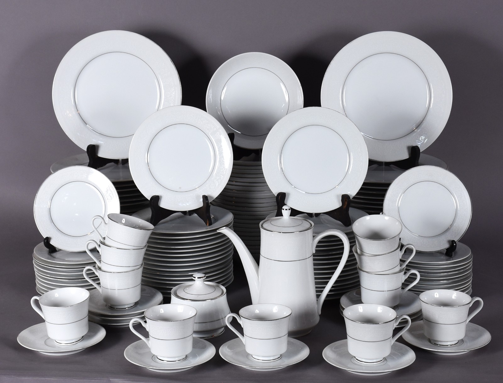Aparelho de chá de porcelana japonesa branca com friso prata... - foto 1 de 4