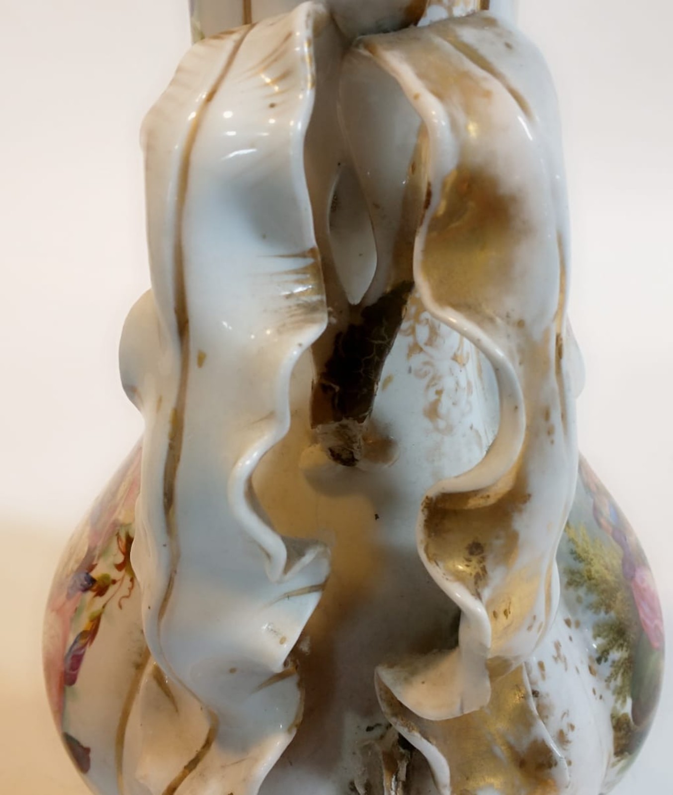 Par de vasos de porcelana francesa Velho Paris, decorados com cenas... - foto 6 de 8