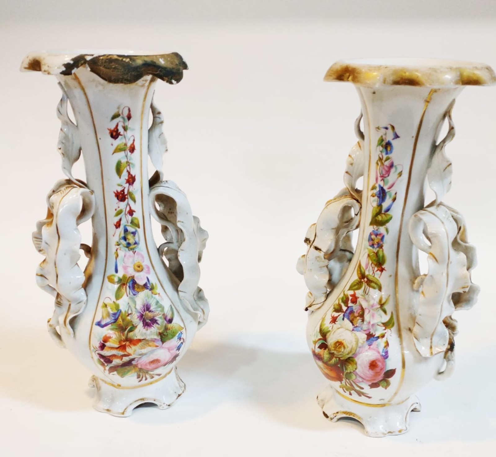 Par de vasos de porcelana francesa Velho Paris, decorados com cenas... - foto 1 de 8