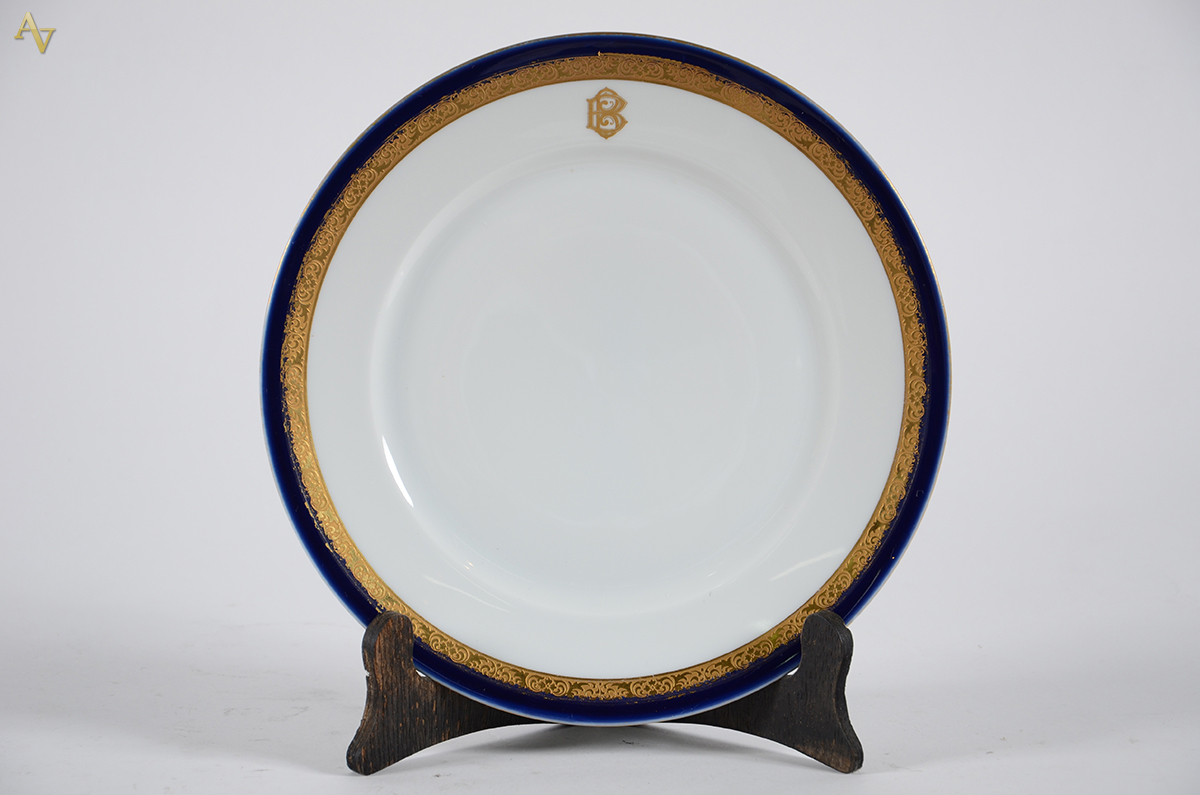 BANCO DO BRASIL - Prato raso de porcelana tcheca, borda azul cobalto... - foto 1 de 2
