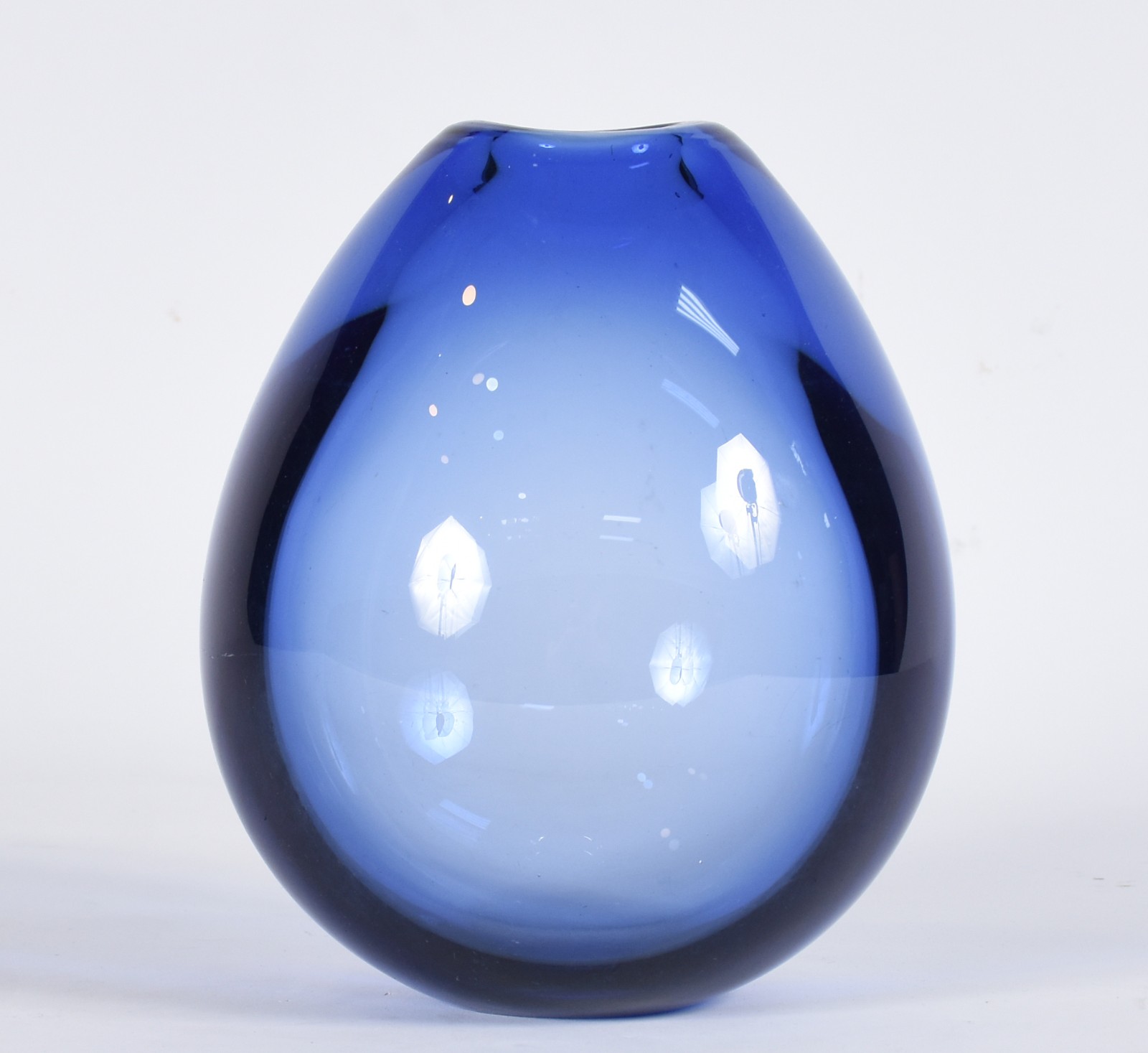 Vaso dinamarques "Vintage" de vidro decorativo na cor azul, assinado... - foto 2 de 5
