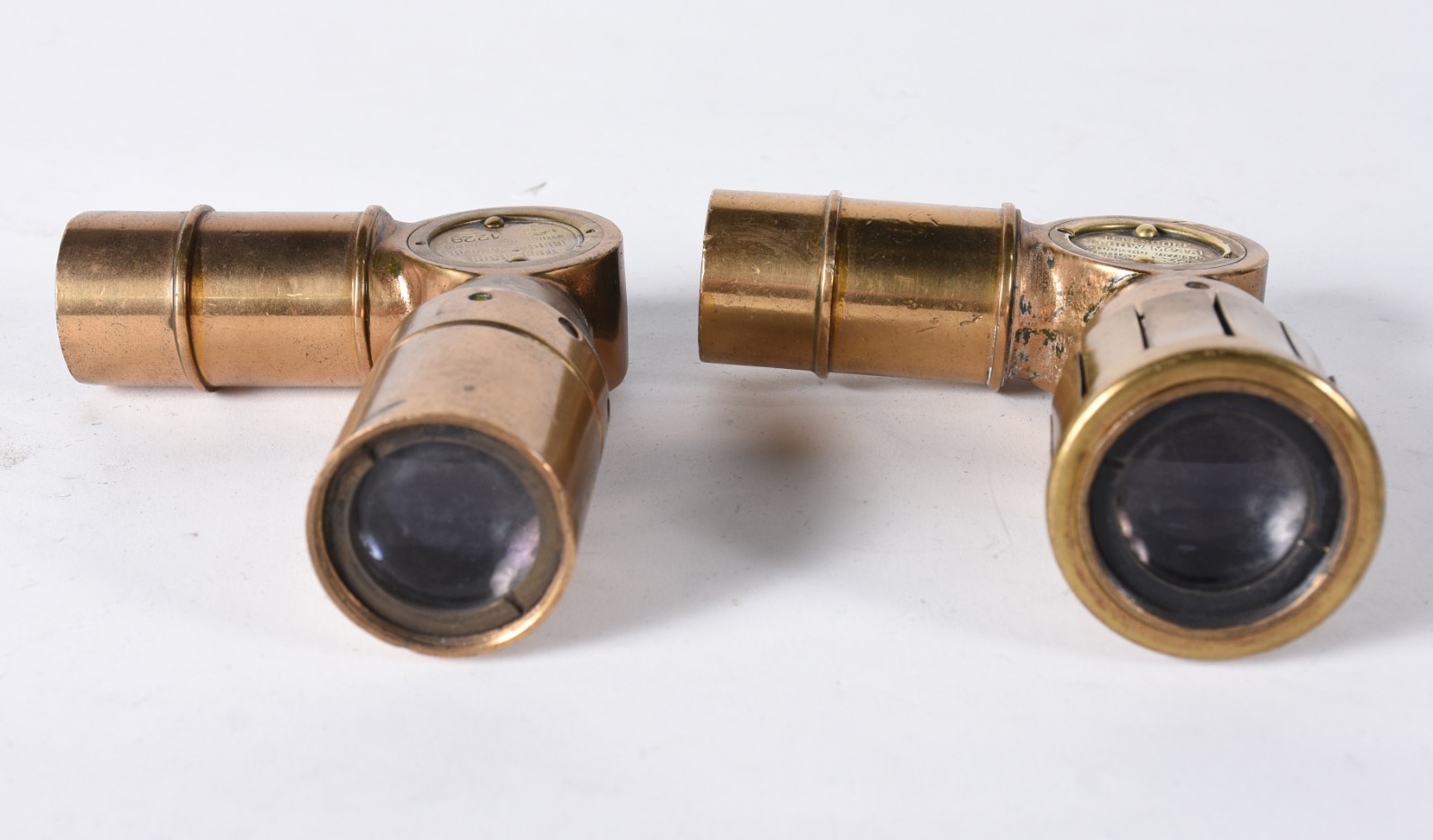 Quatro peças diversas de bronze, sendo 2 partes de telescópio; placa... - foto 7 de 7