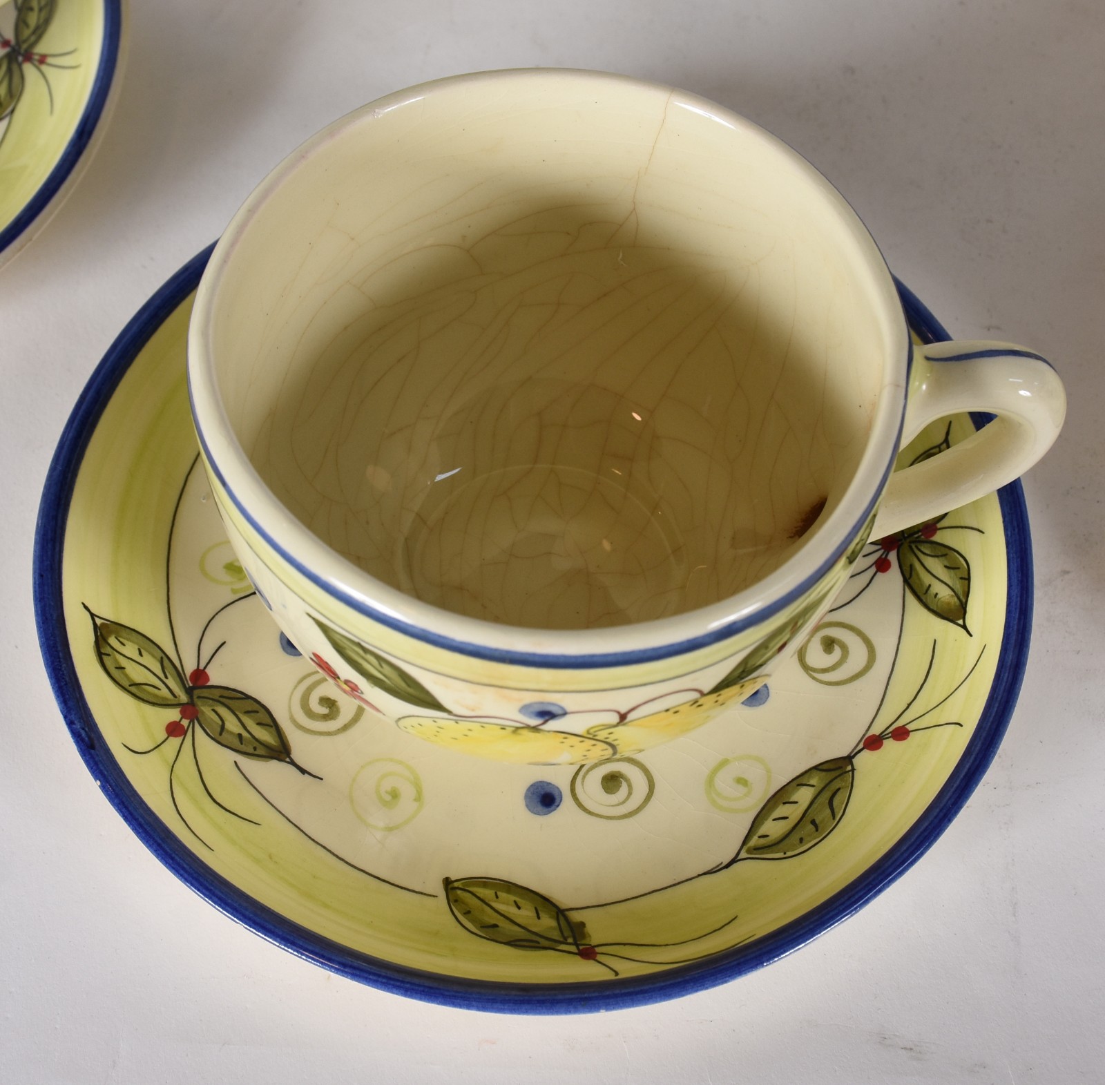 Serviço para chá de cerâmica portuguesa pintada a mão com frutas em... - foto 5 de 9