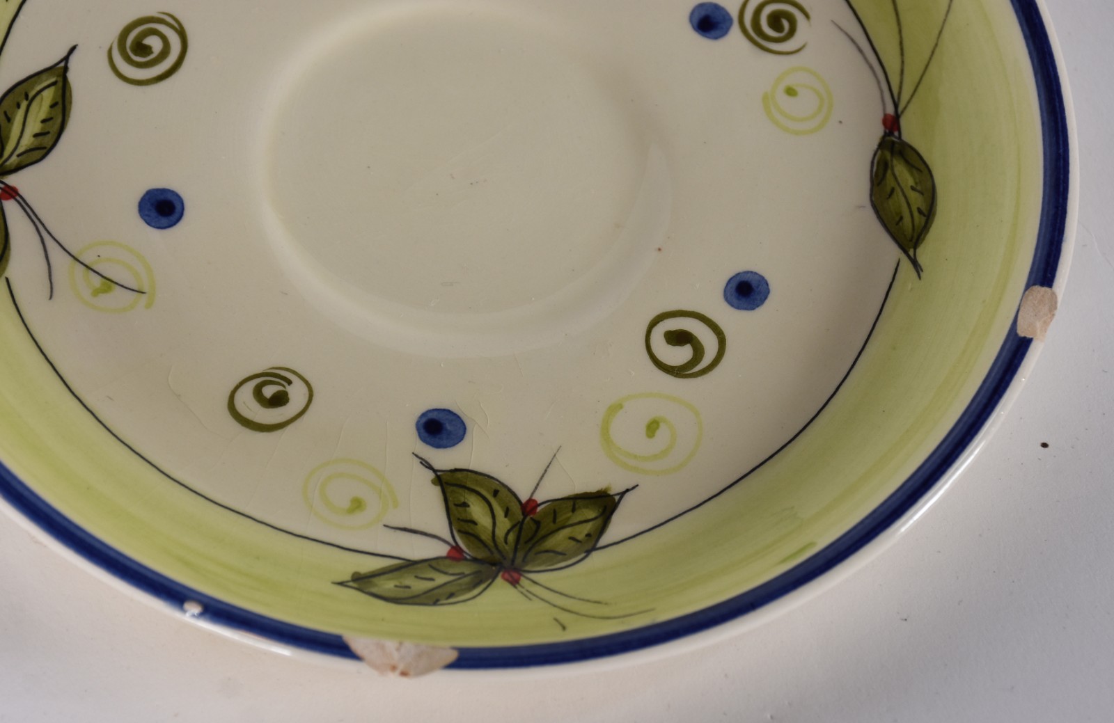 Serviço para chá de cerâmica portuguesa pintada a mão com frutas em... - foto 8 de 9