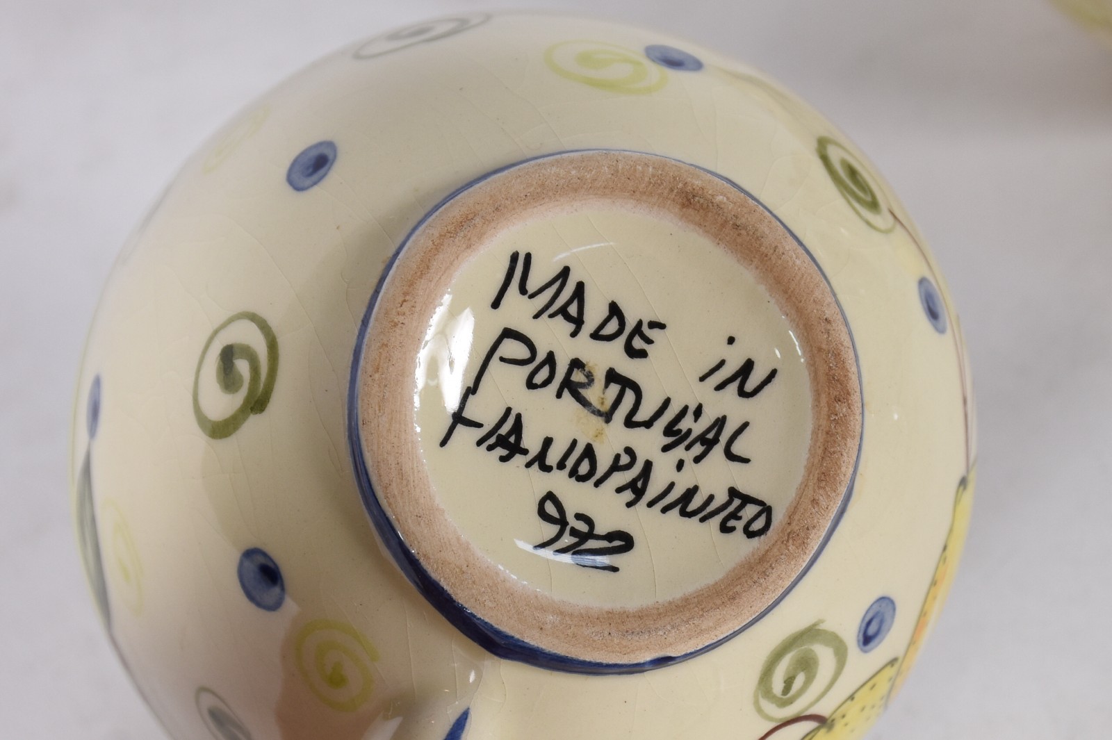 Serviço para chá de cerâmica portuguesa pintada a mão com frutas em... - foto 9 de 9
