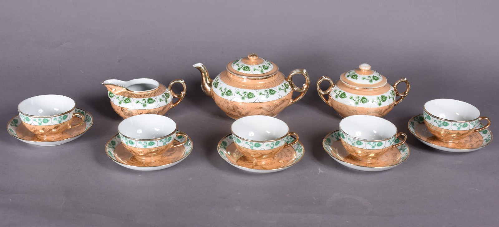 Serviço de porcelana oriental na cor âmbar com grega floral verde... - foto 1 de 8
