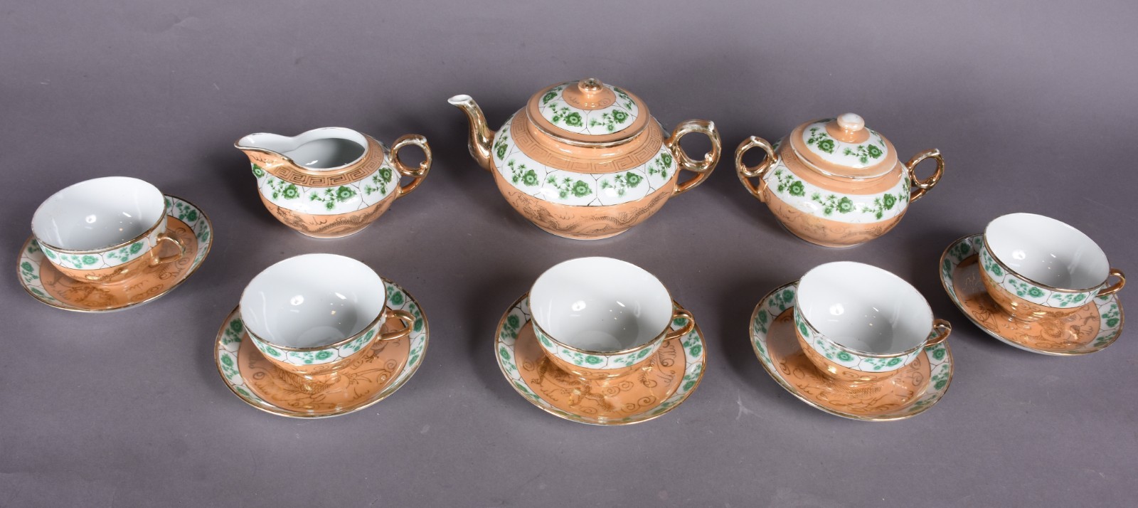 Serviço de porcelana oriental na cor âmbar com grega floral verde... - foto 2 de 8