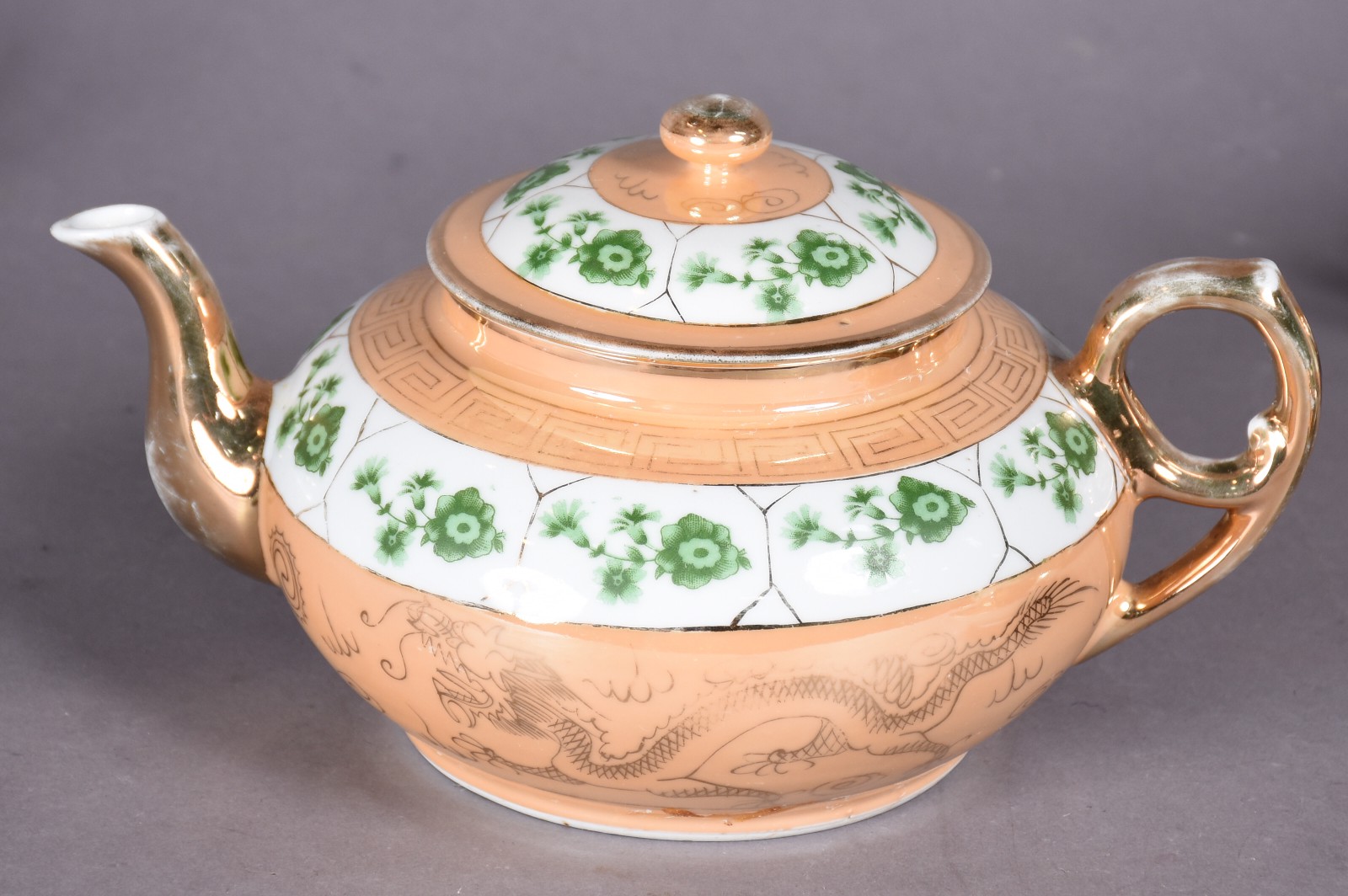 Serviço de porcelana oriental na cor âmbar com grega floral verde... - foto 6 de 8