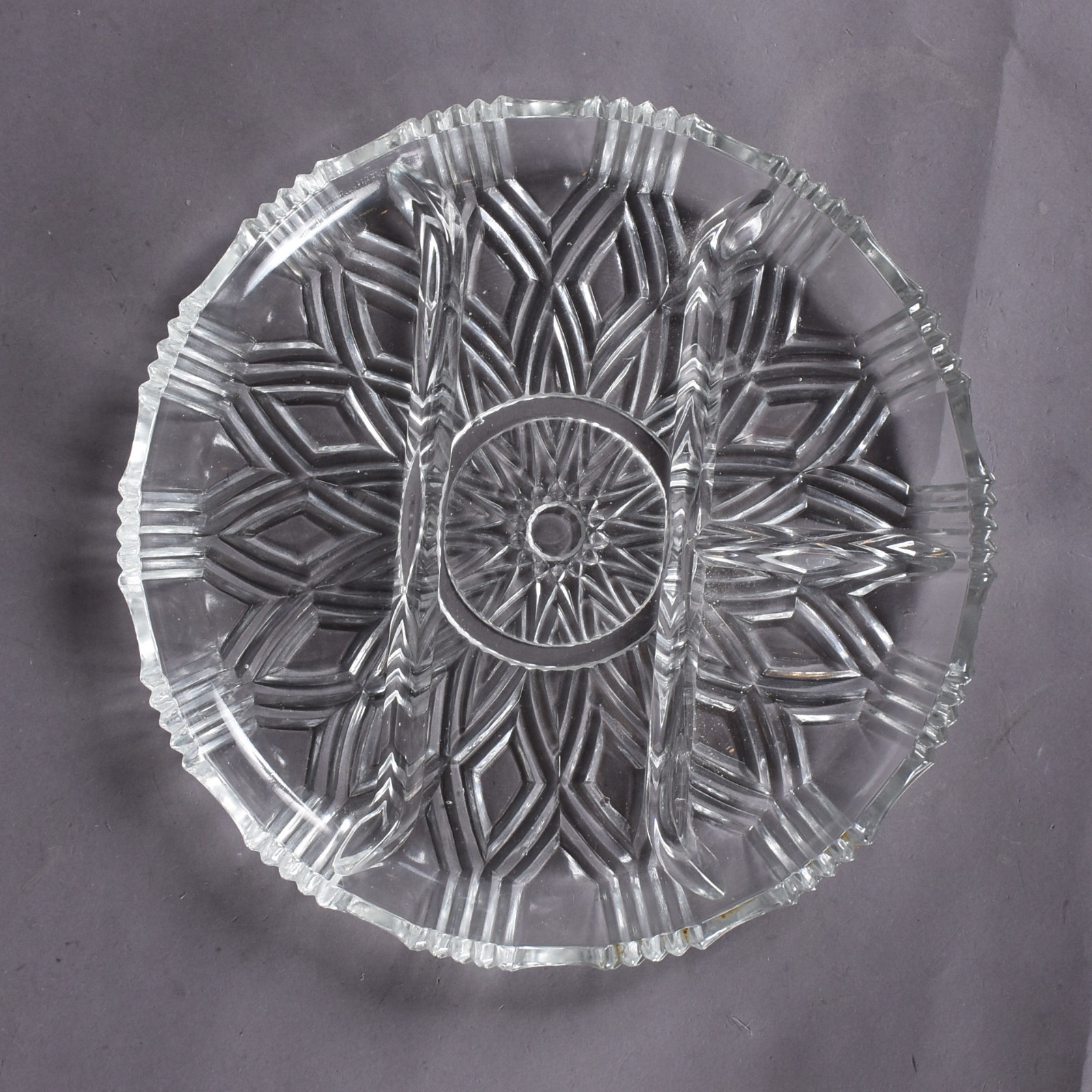 Três peças de cristal, sendo 2 petisqueiras e bowl doublé âmbar... - foto 2 de 7