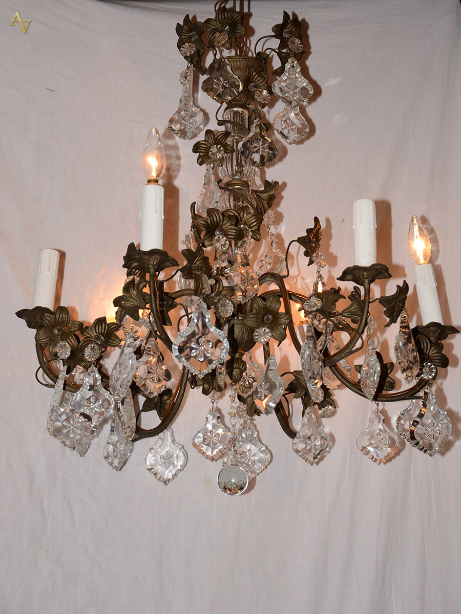 Lustre francês p/6 luzes de metal, decorado com margaridas e com...