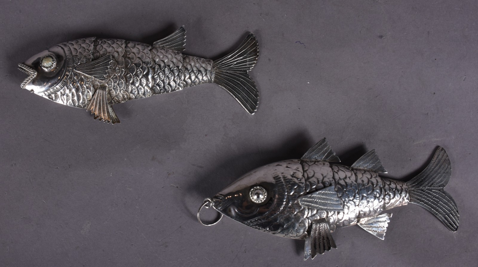 Dois peixes de prata contrastada 833 mls. Peso da prata: 80 g (Por... - foto 1 de 5
