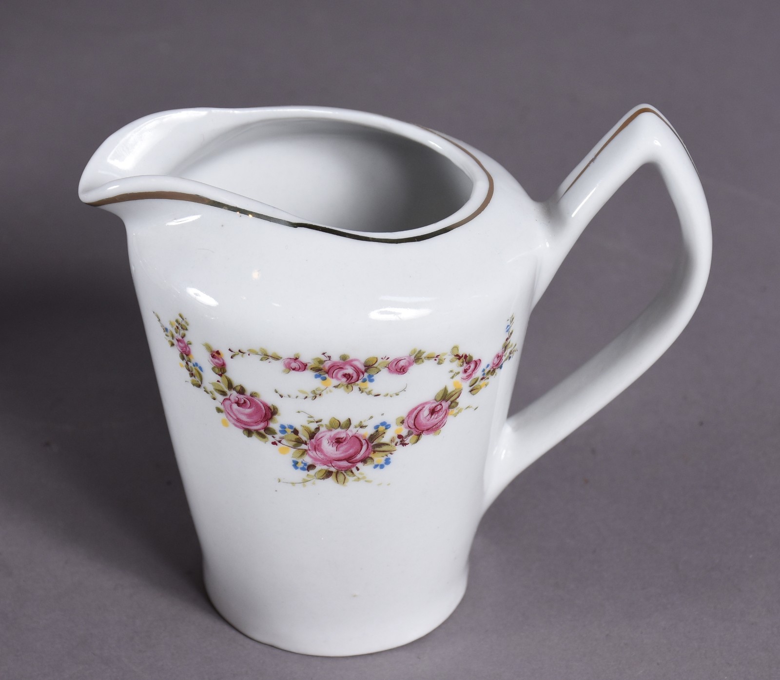 Serviço de porcelana "Pozzani" composto de: 5 xícaras de chá com... - foto 6 de 10