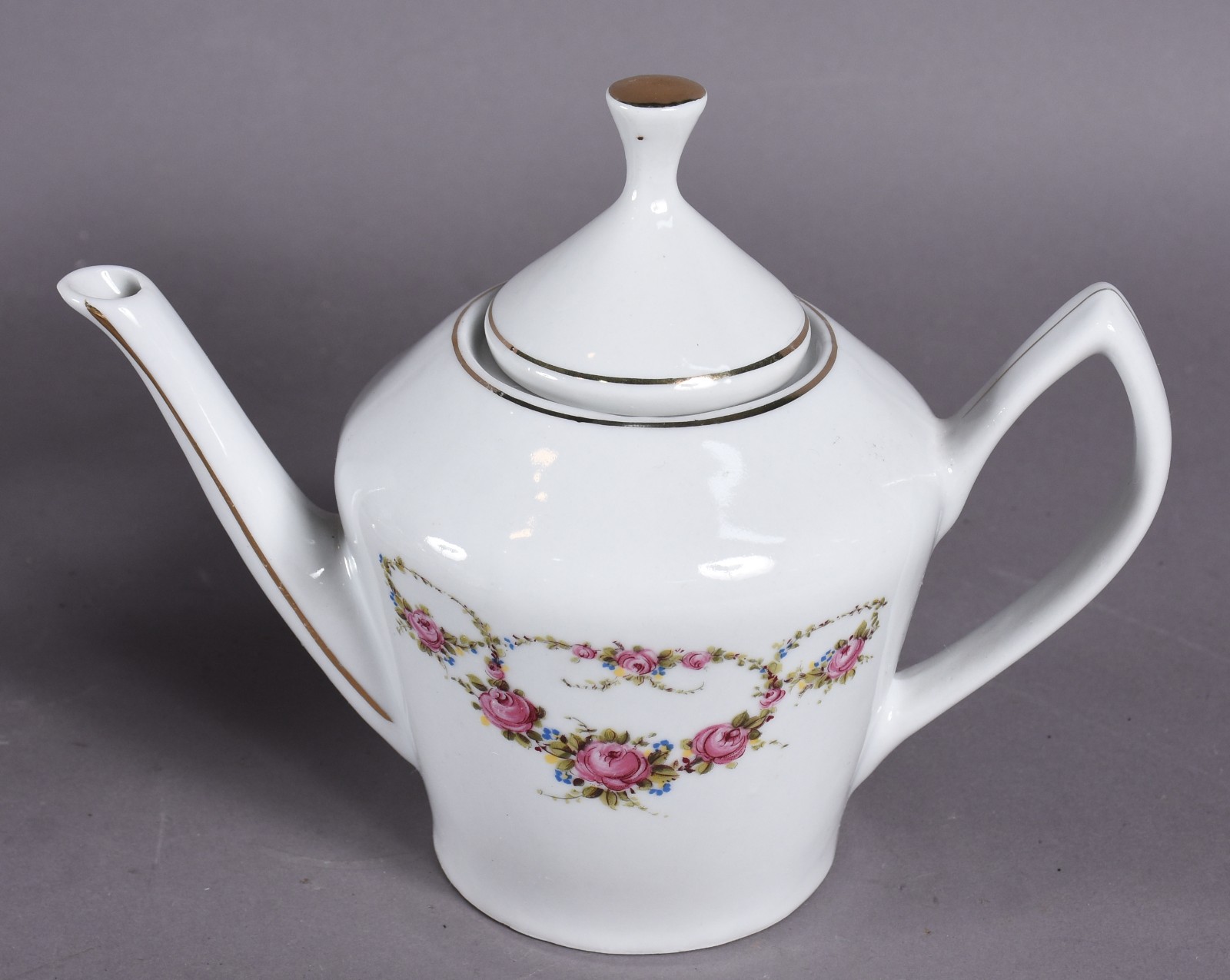 Serviço de porcelana "Pozzani" composto de: 5 xícaras de chá com... - foto 7 de 10