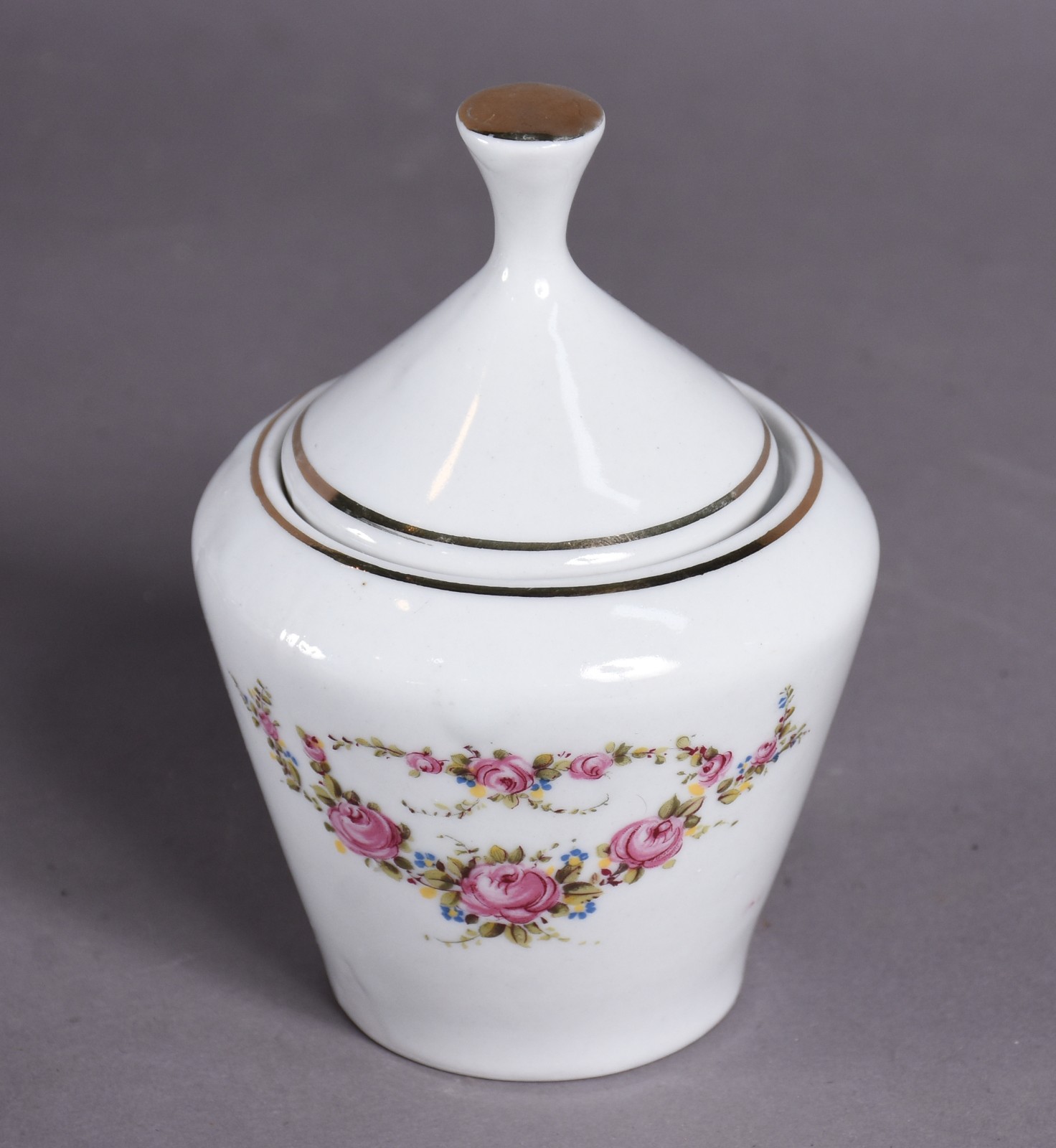 Serviço de porcelana "Pozzani" composto de: 5 xícaras de chá com... - foto 8 de 10