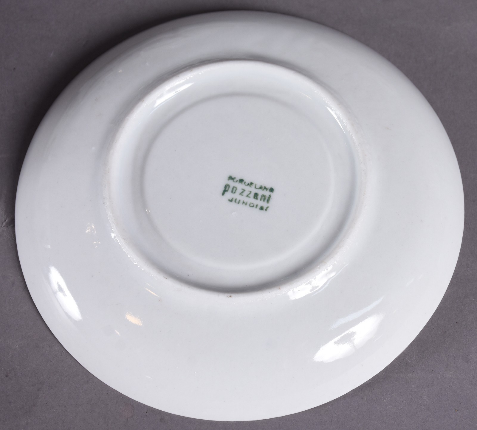 Serviço de porcelana "Pozzani" composto de: 5 xícaras de chá com... - foto 9 de 10