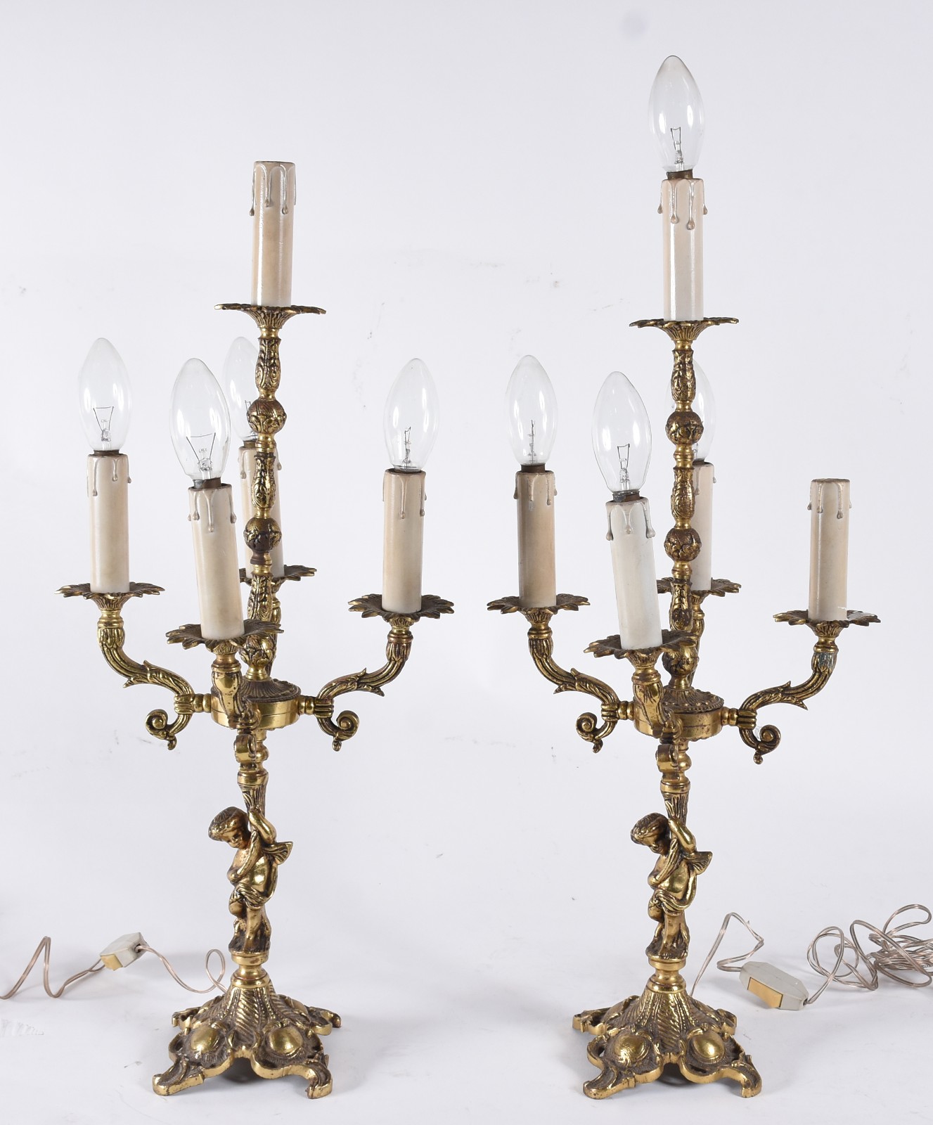 Par de abatjoures na forma de candelabros de bronze para 5 luzes... - foto 1 de 5
