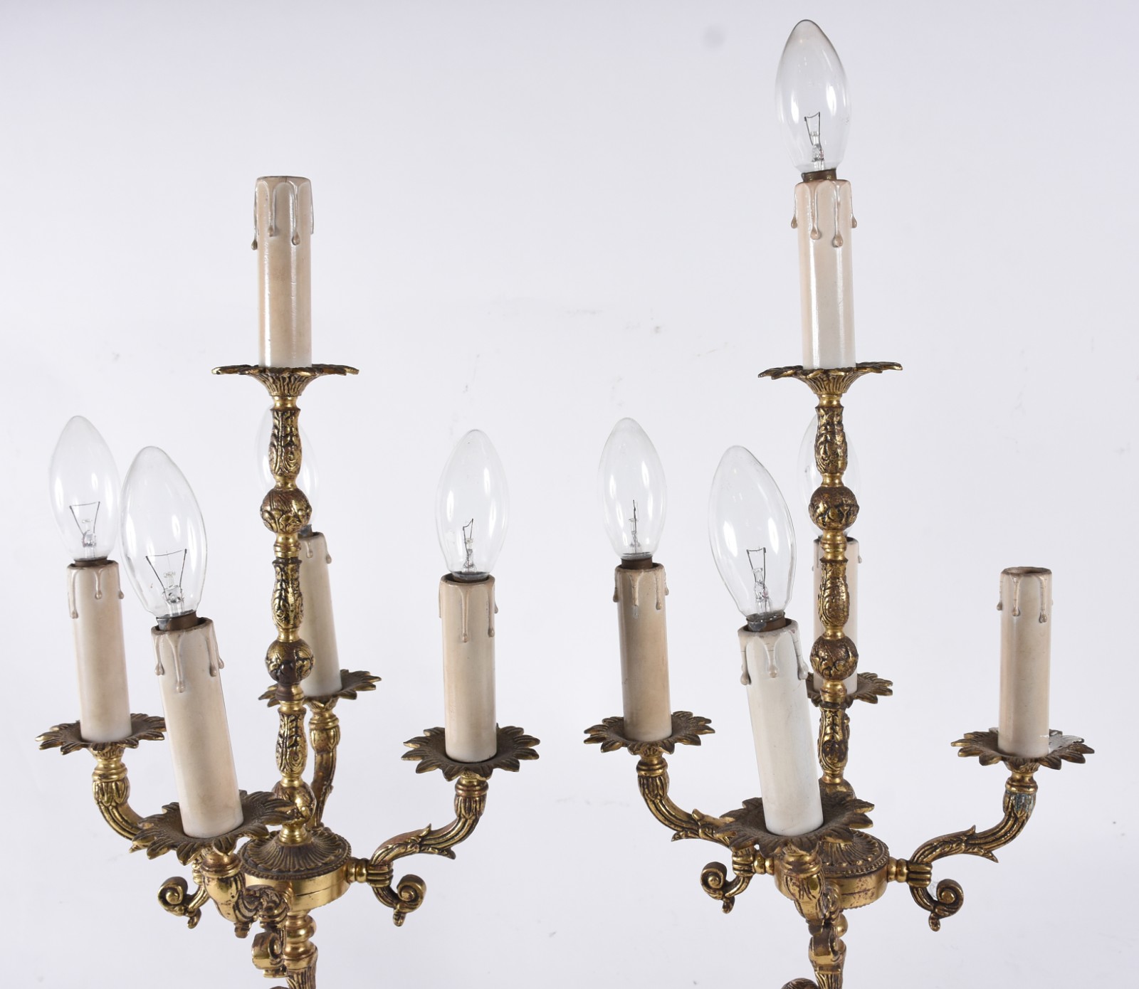 Par de abatjoures na forma de candelabros de bronze para 5 luzes... - foto 4 de 5
