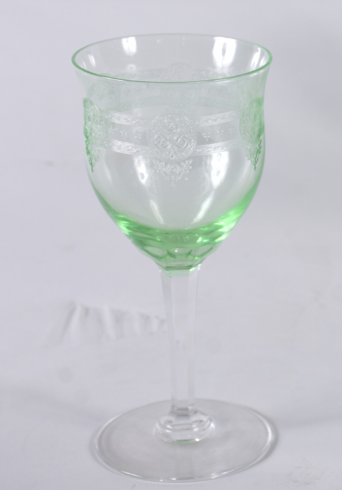 Vinte e dois cálices para vinho branco de cristal lavrado na cor... - foto 2 de 4
