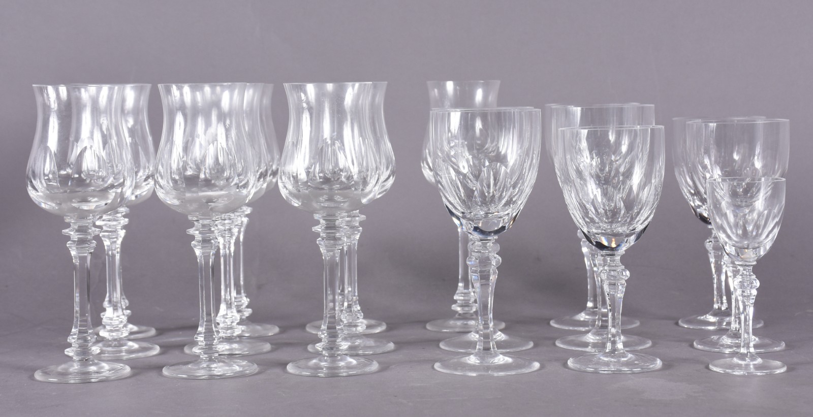 Parte de serviço de cristal composto de: 4 para vinho branco, 3 para... - foto 4 de 4