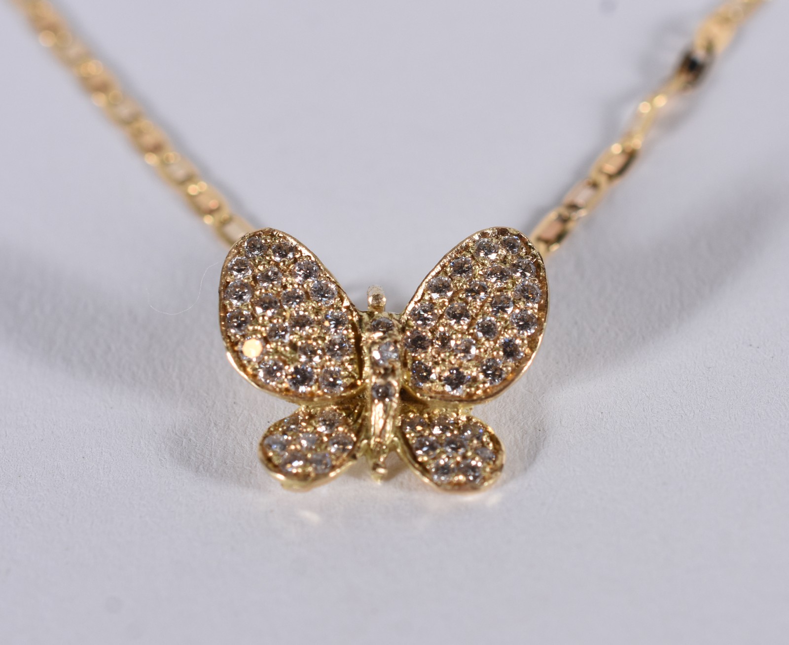 Colar com pingente de ouro 18 k contraste 750 feitio borboleta... - foto 1 de 8