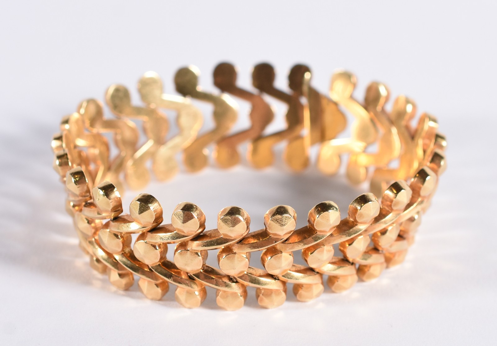 Pulseira de ouro 18k, contraste 750, decorada com setas em forma de... - foto 1 de 6