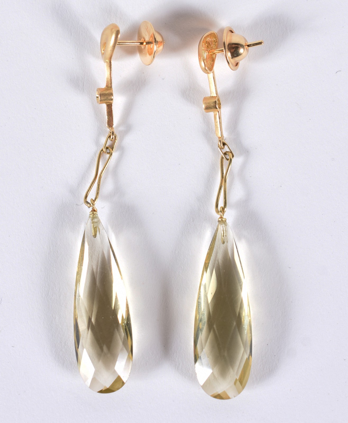 Par de brincos de ouro 18k, contraste 750 com modulo oval fosco na... - foto 4 de 5