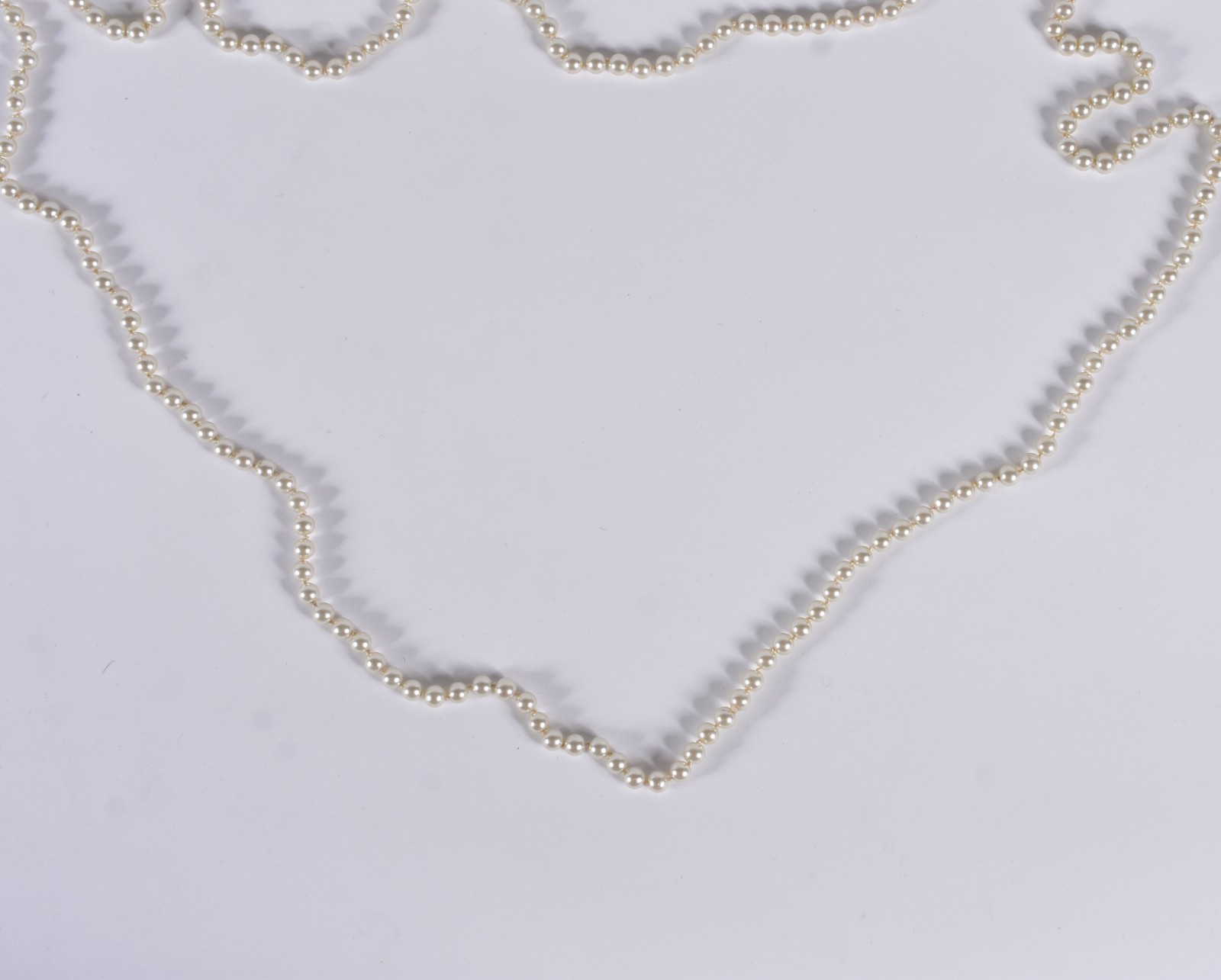 Colar de pérolas de um fio. (Por motivos de segurança a peça não se... - foto 3 de 4