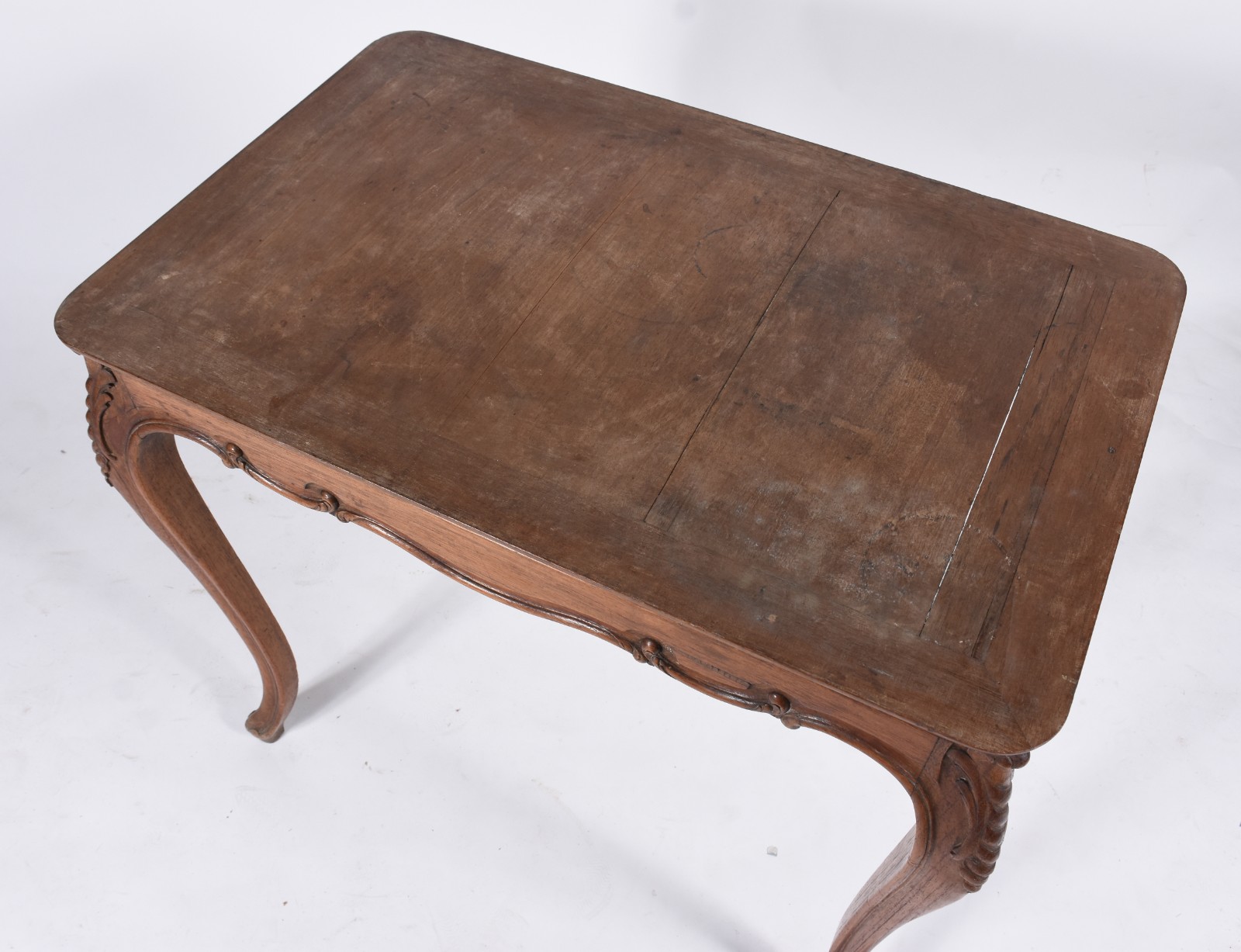 Mesa de apresentação de madeira nobre, saia recortada, pernas... - foto 4 de 4