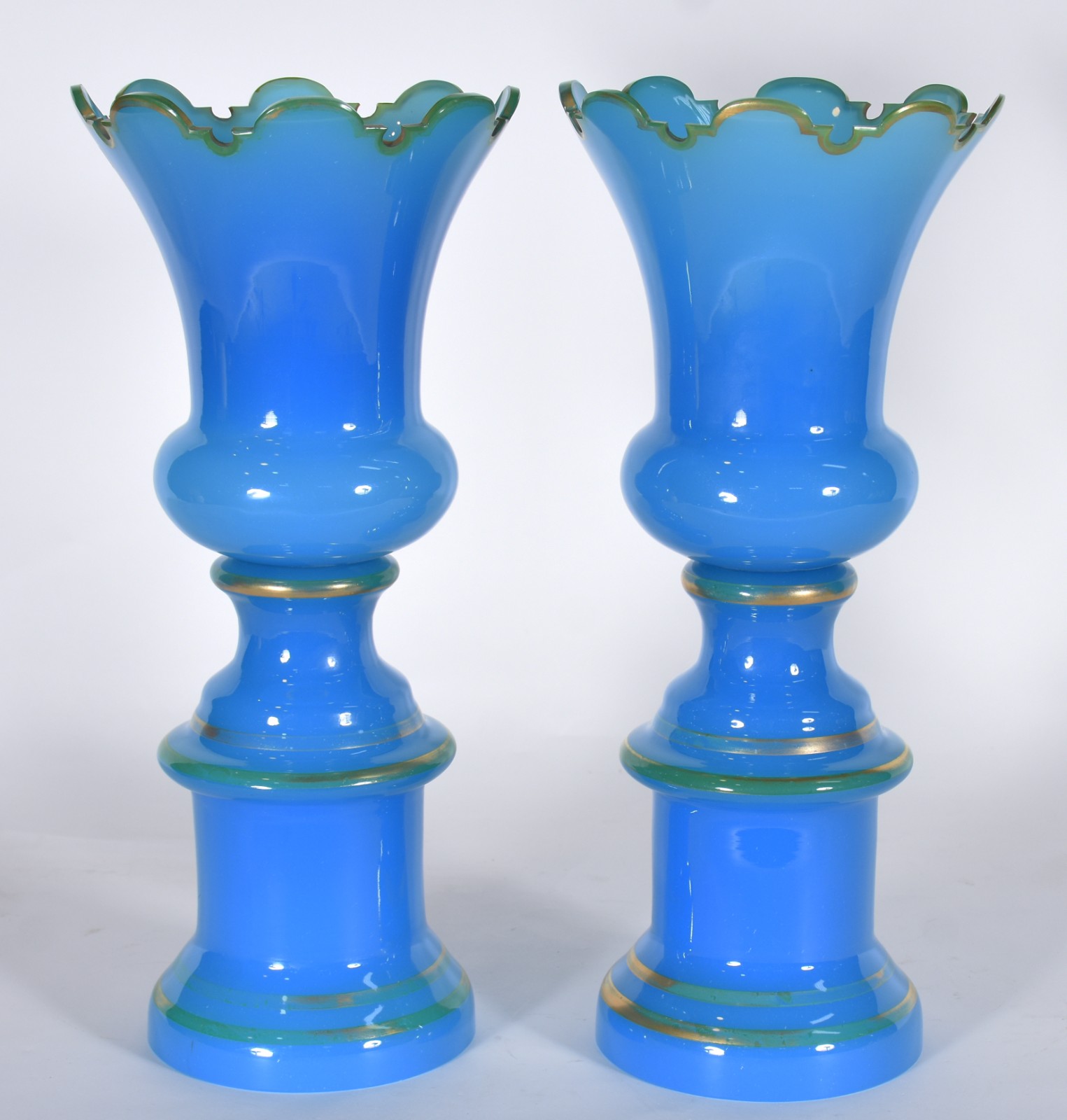 Par de belíssimos vasos de opalina francesa na cor azul turquesa... - foto 1 de 7