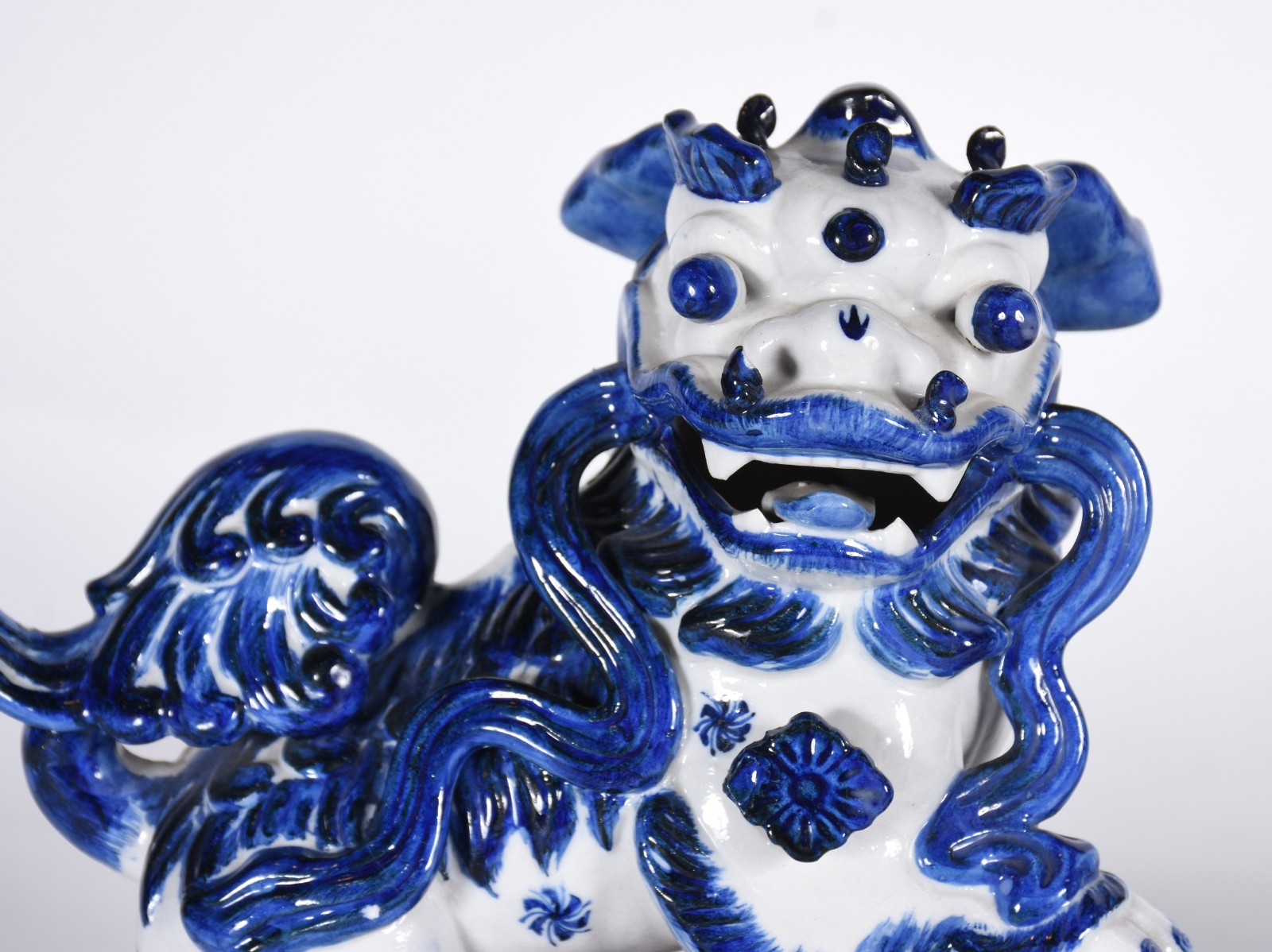 Par de antigas esculturas de porcelana chinesa azul e branca... - foto 4 de 9
