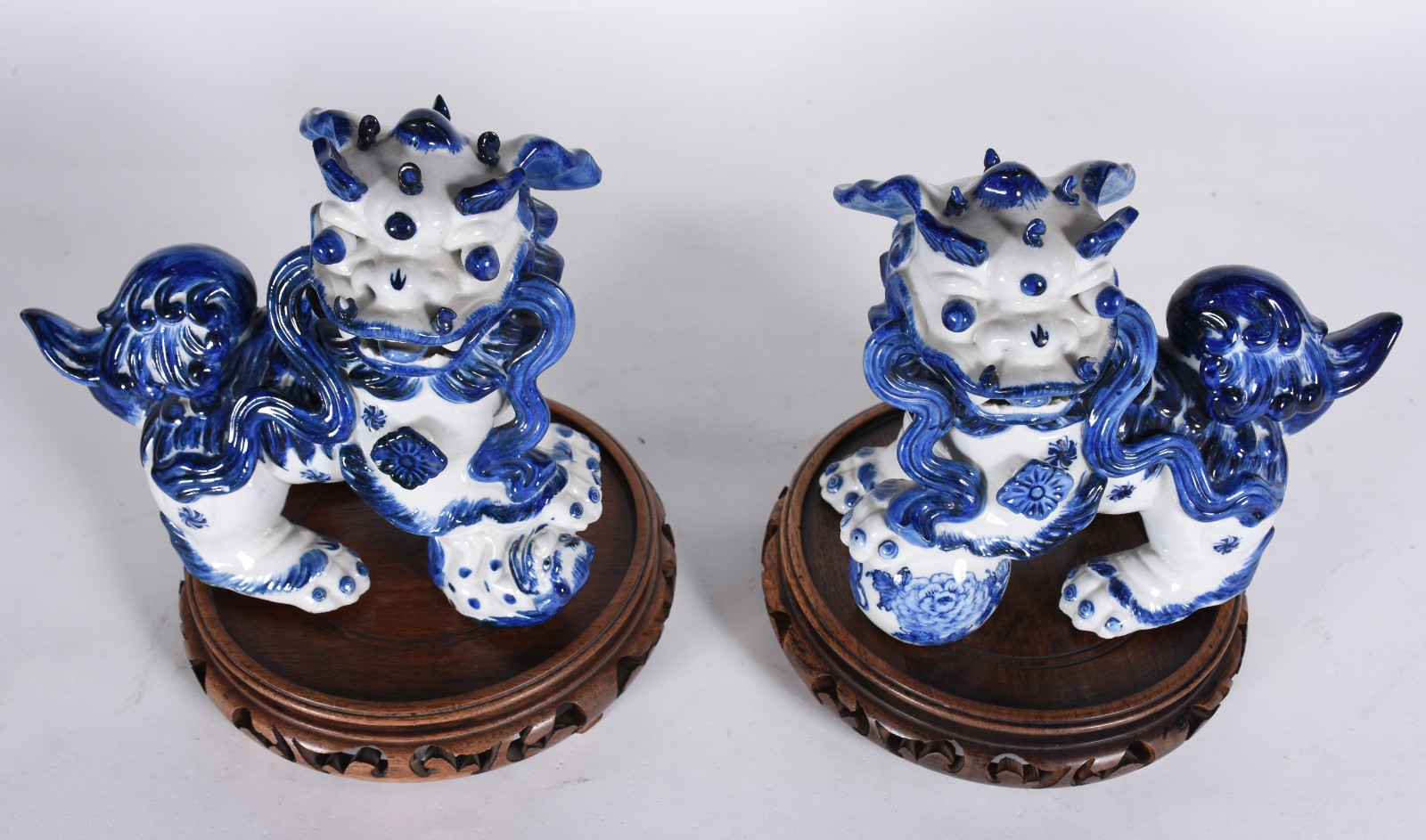 Par de antigas esculturas de porcelana chinesa azul e branca... - foto 5 de 9