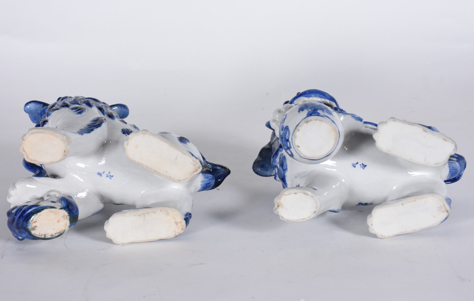 Par de antigas esculturas de porcelana chinesa azul e branca... - foto 8 de 9