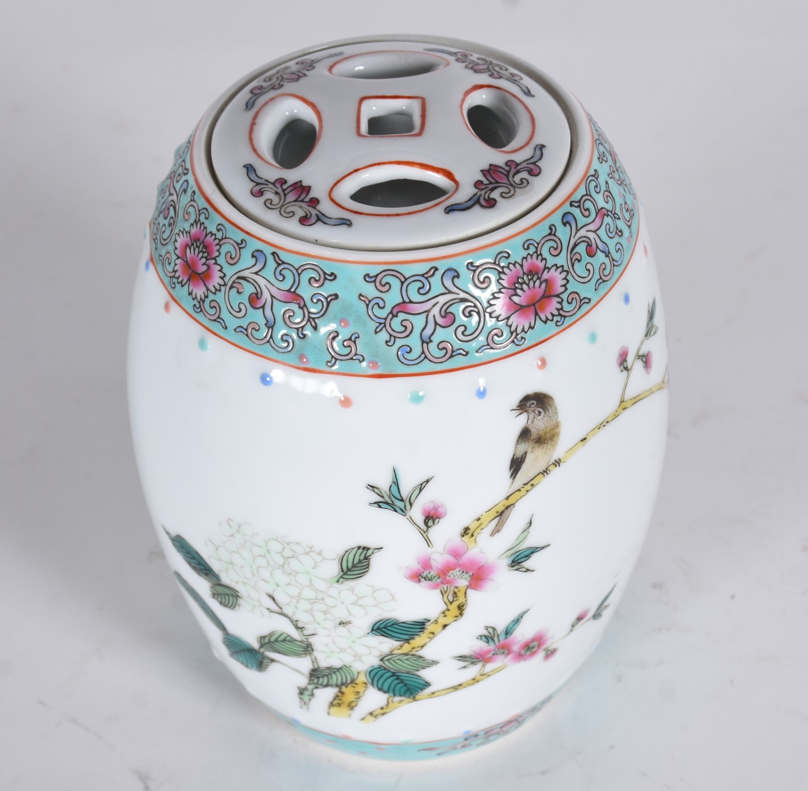 Potiche de porcelana chinesa decorado com pássaro e flores em... - foto 3 de 6