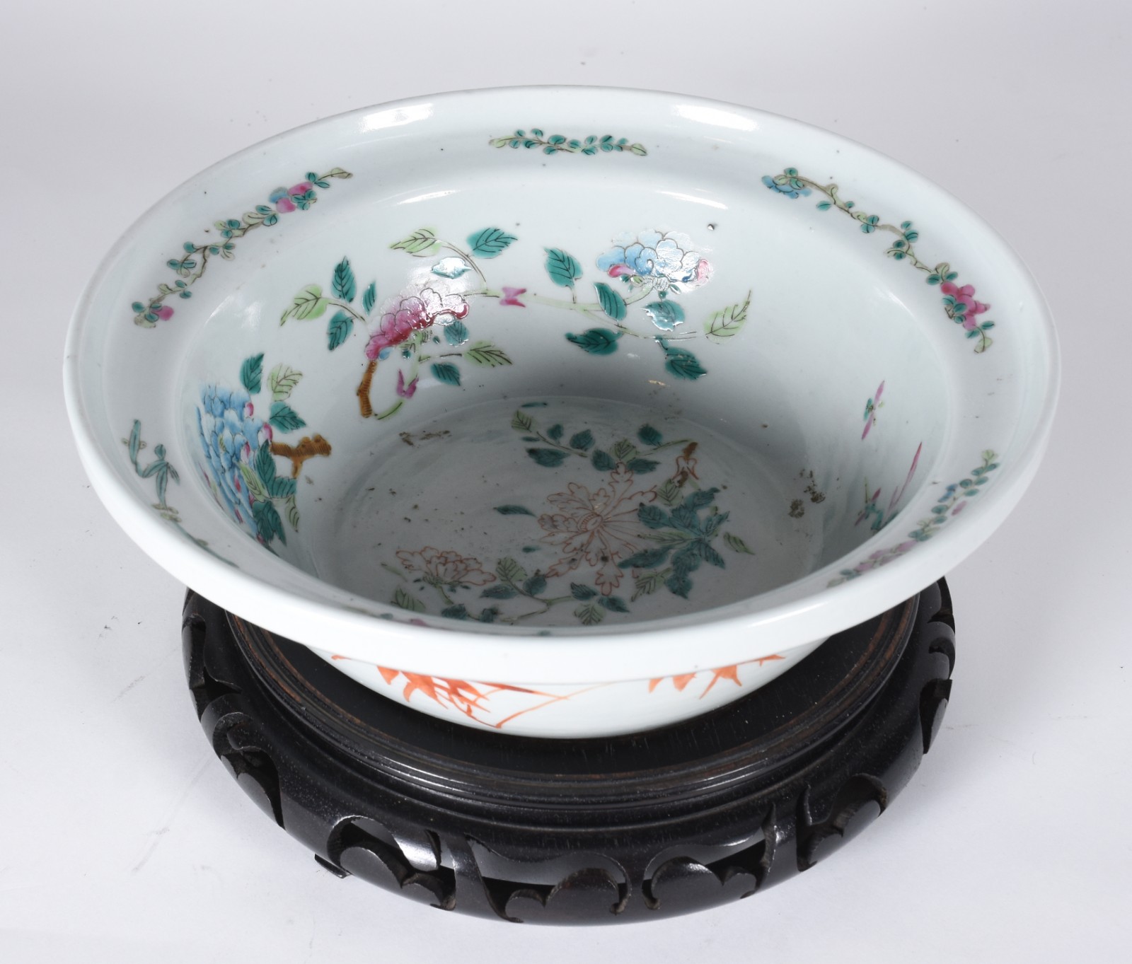 Bacia circular em porcelana chinesa, com bordas reviradas, ornada em... - foto 2 de 5