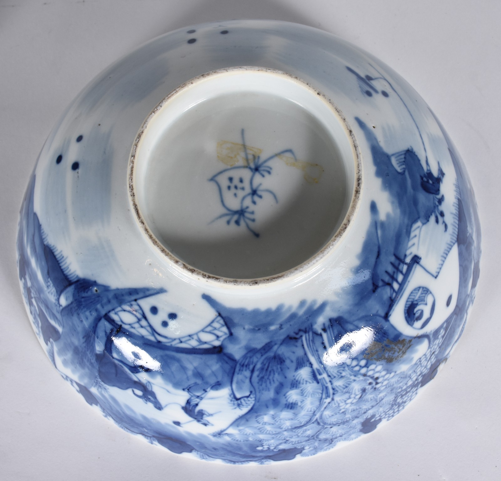 Bowl de porcelana chinesa decorado com paisagem e pássaros em azul e... - foto 6 de 8