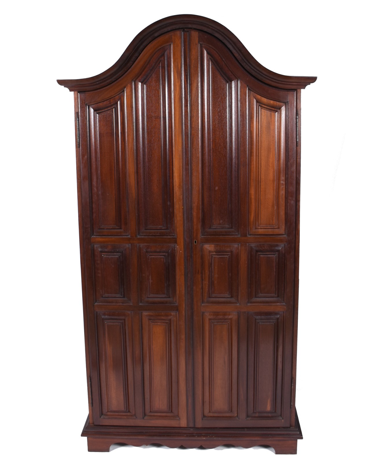 Armário de madeira nobre, duas portas almofadadas, estilo colonial... - foto 2 de 4
