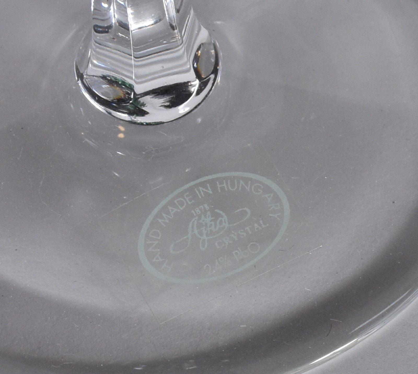Par de taças para vinho de cristal doublé verde lapidado, pés altos. - foto 3 de 4
