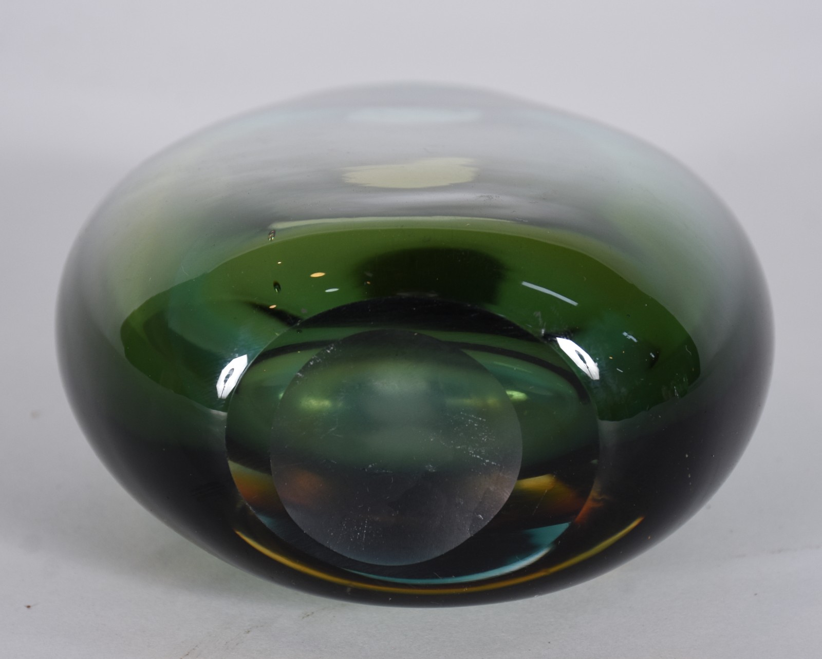 Vaso de cristal na forma de gota na cor verde. - foto 6 de 6