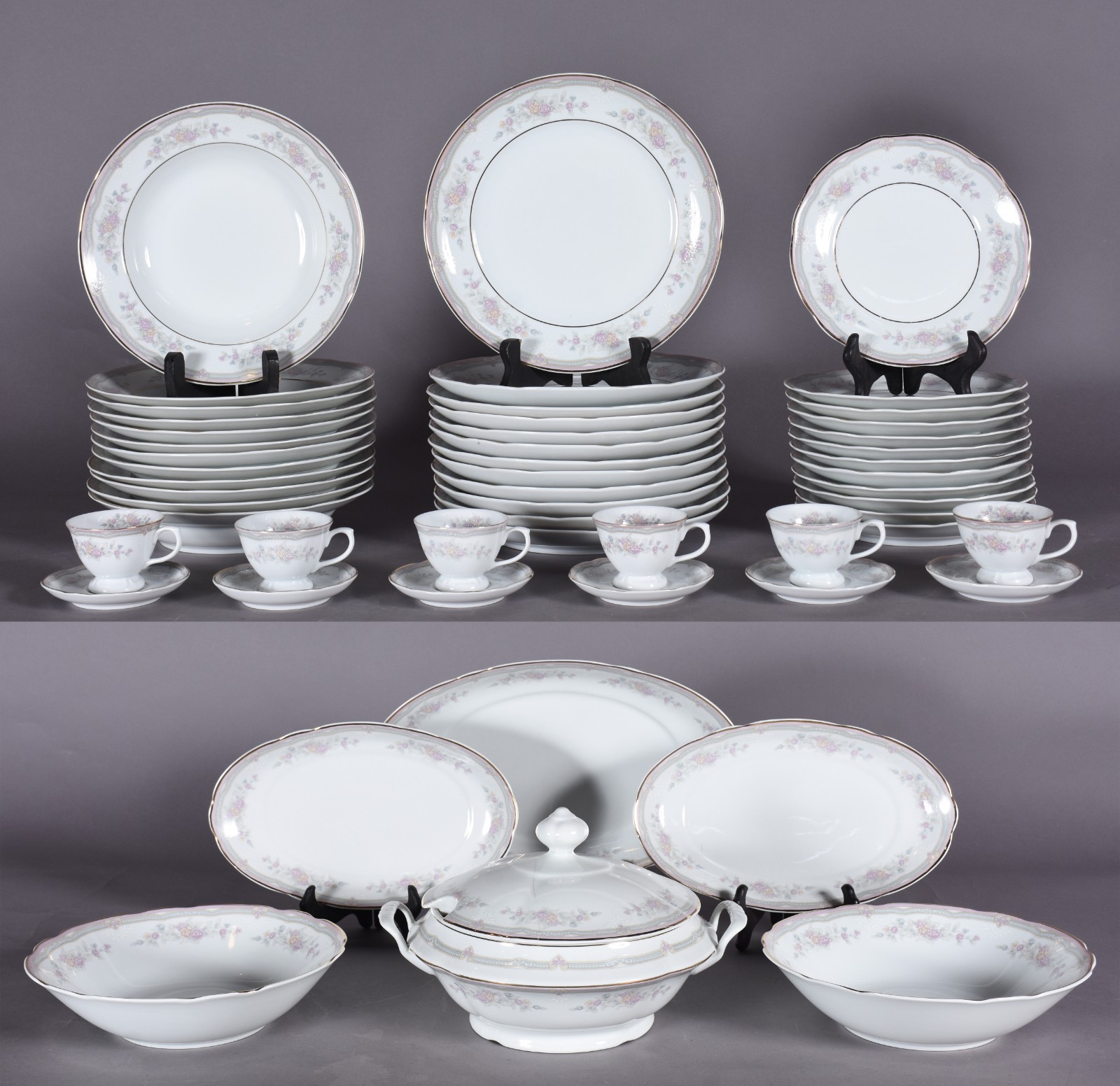 Aparelho de jantar de porcelana nacional Schmidt, branca com borda... - foto 1 de 10