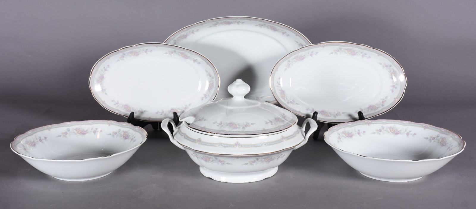 Aparelho de jantar de porcelana nacional Schmidt, branca com borda... - foto 3 de 10