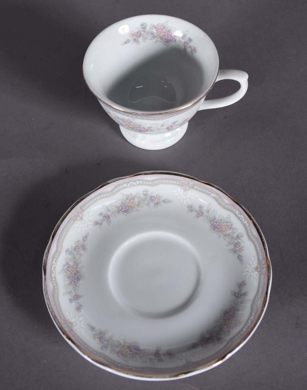 Aparelho de jantar de porcelana nacional Schmidt, branca com borda... - foto 4 de 10