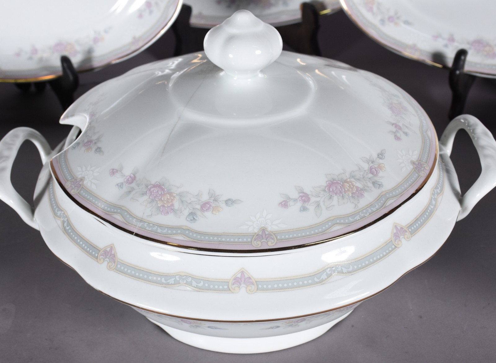 Aparelho de jantar de porcelana nacional Schmidt, branca com borda... - foto 6 de 10
