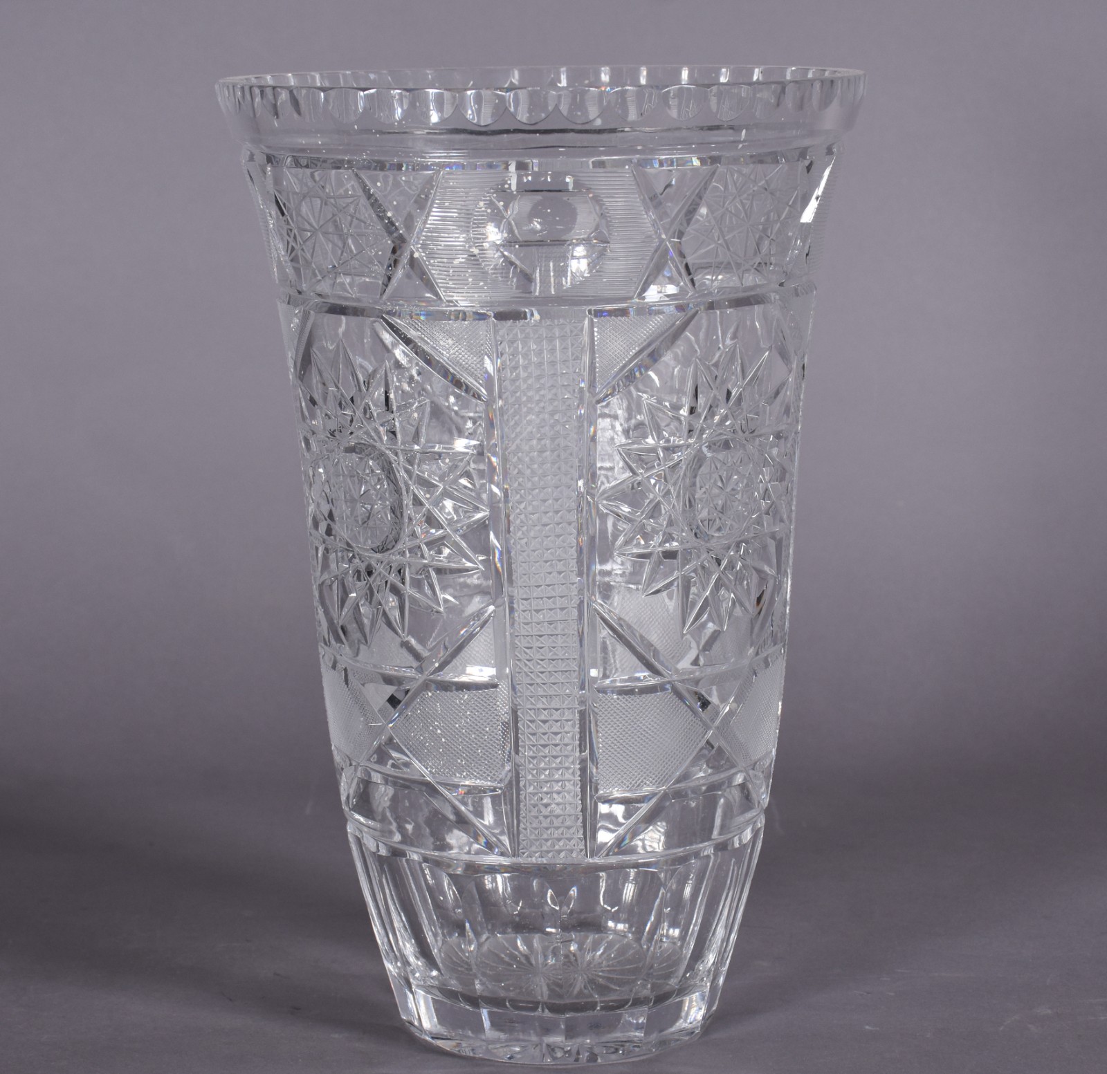 Vaso de cristal tcheco lapidado. - foto 1 de 4