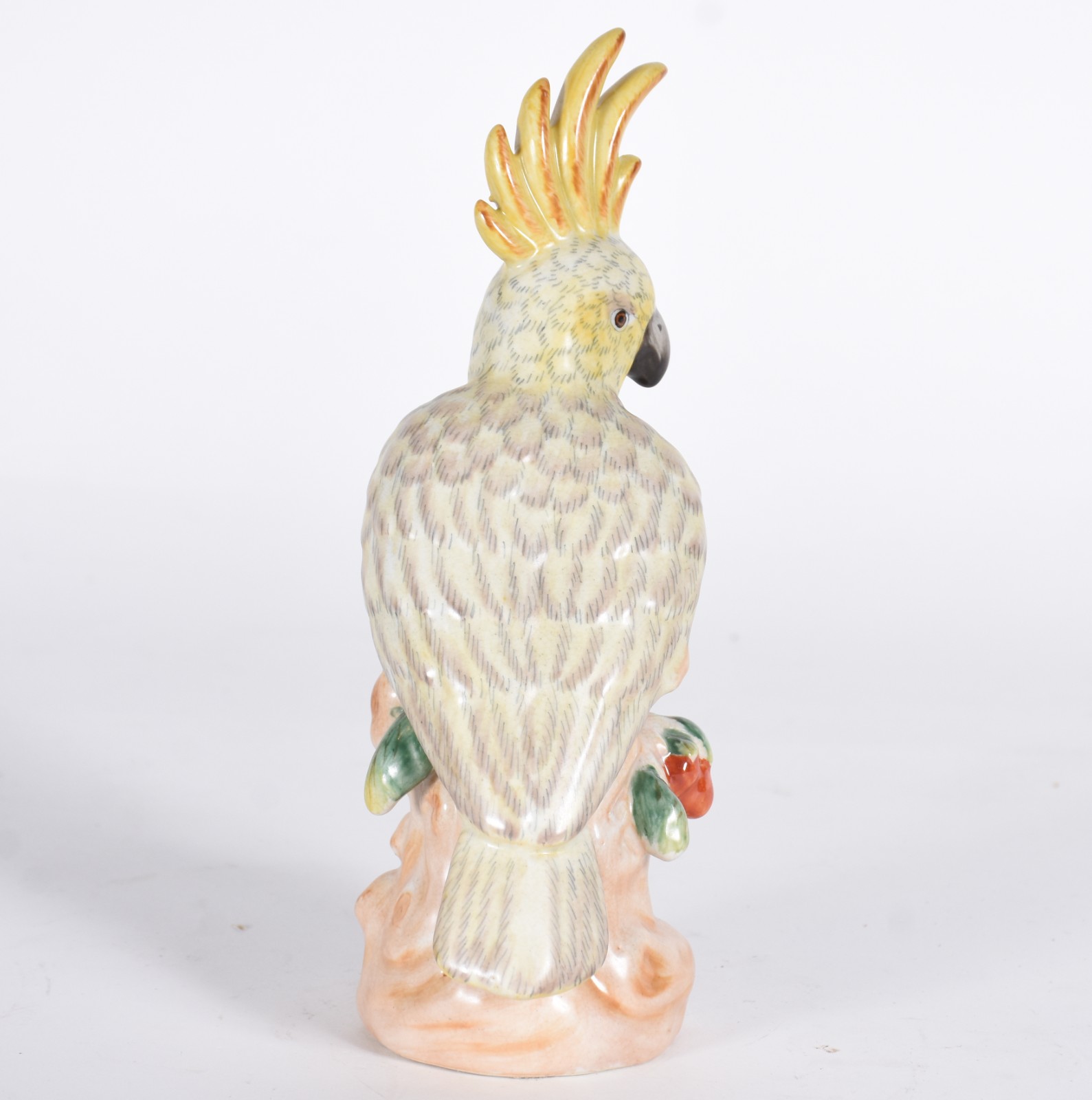 Escultura de porcelana representando cacatua em policromia. - foto 4 de 6