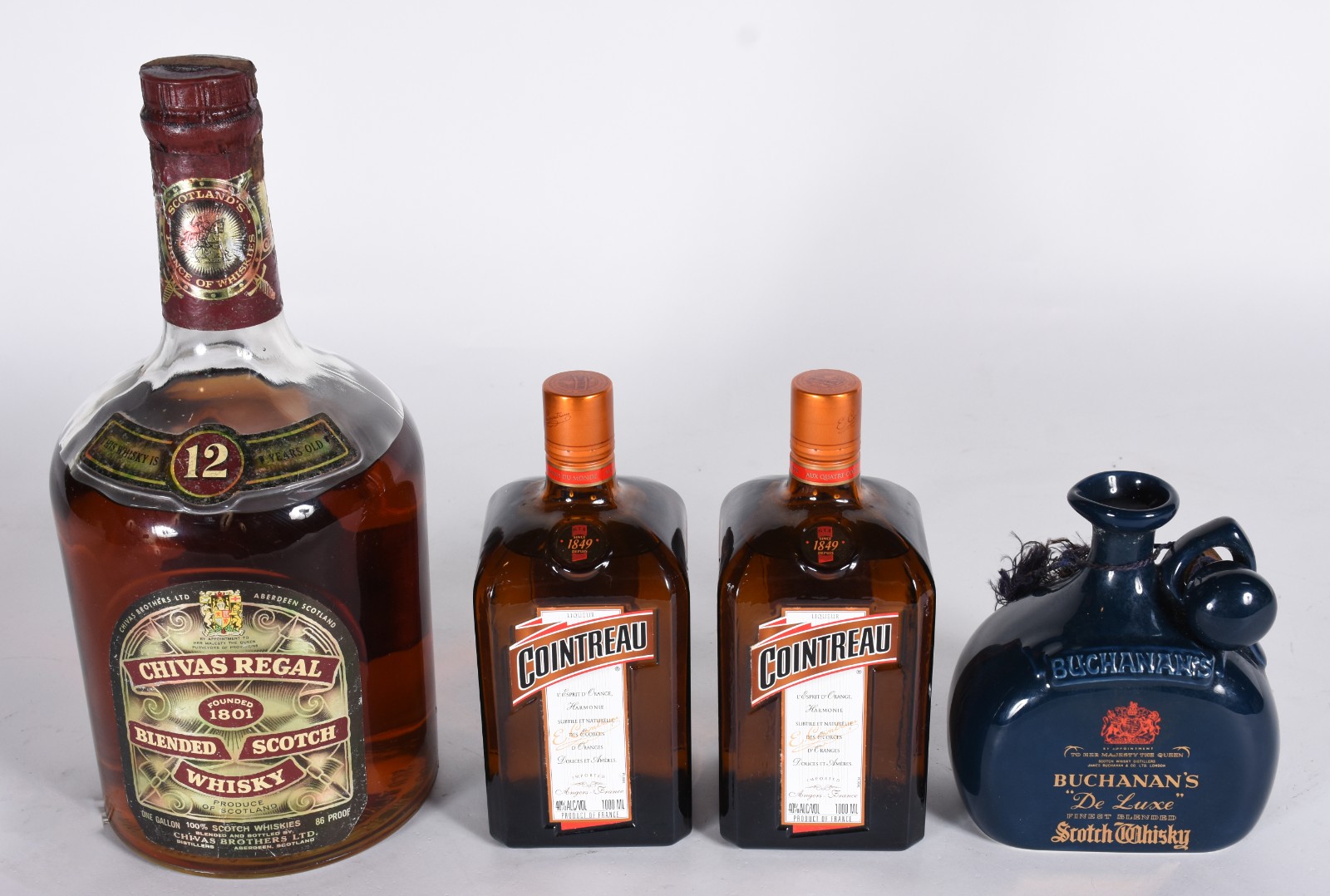 Diversas bebidas, sendo: Whisky Chivas 12 anos (one galon = 3,78... - foto 2 de 8