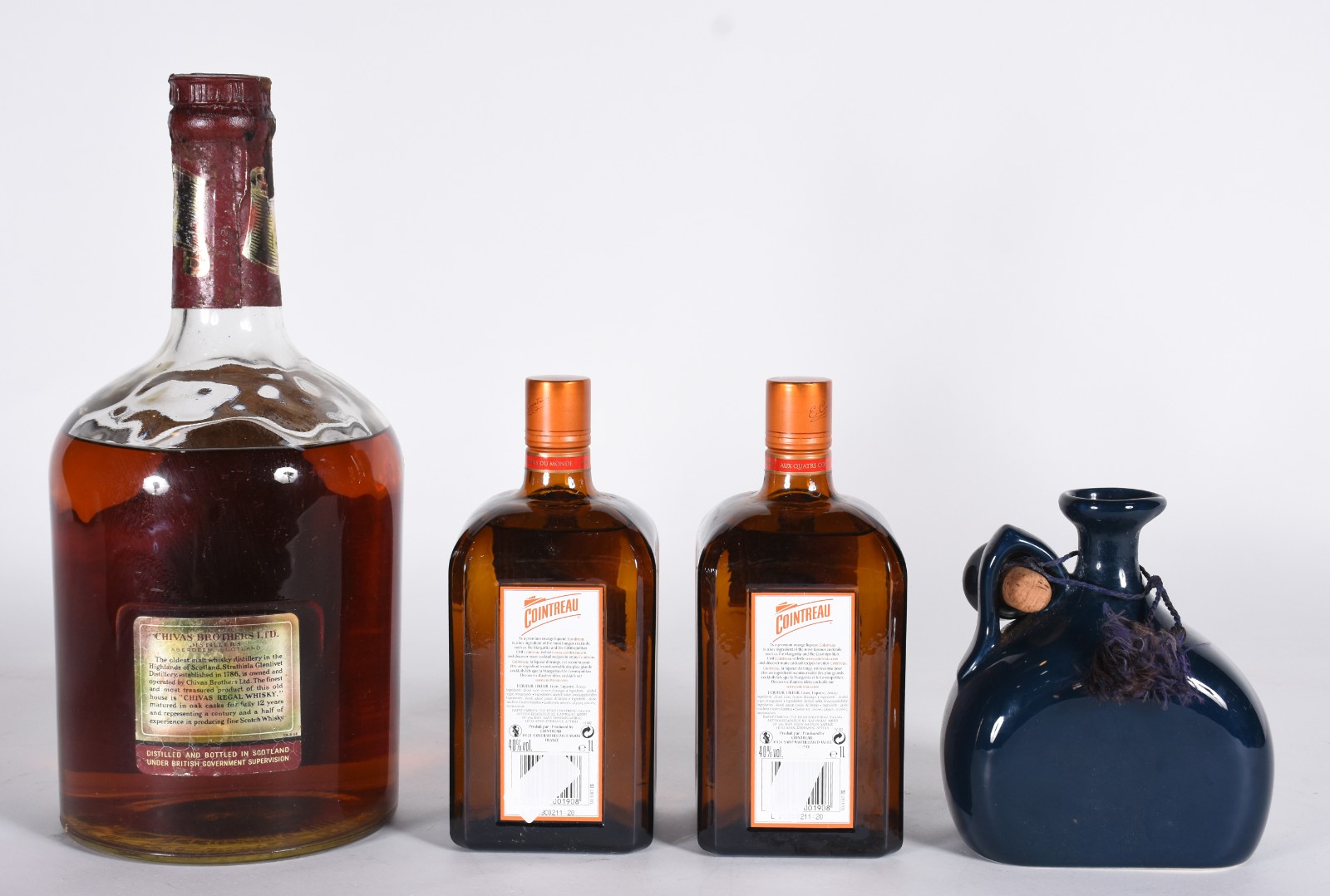 Diversas bebidas, sendo: Whisky Chivas 12 anos (one galon = 3,78... - foto 3 de 8