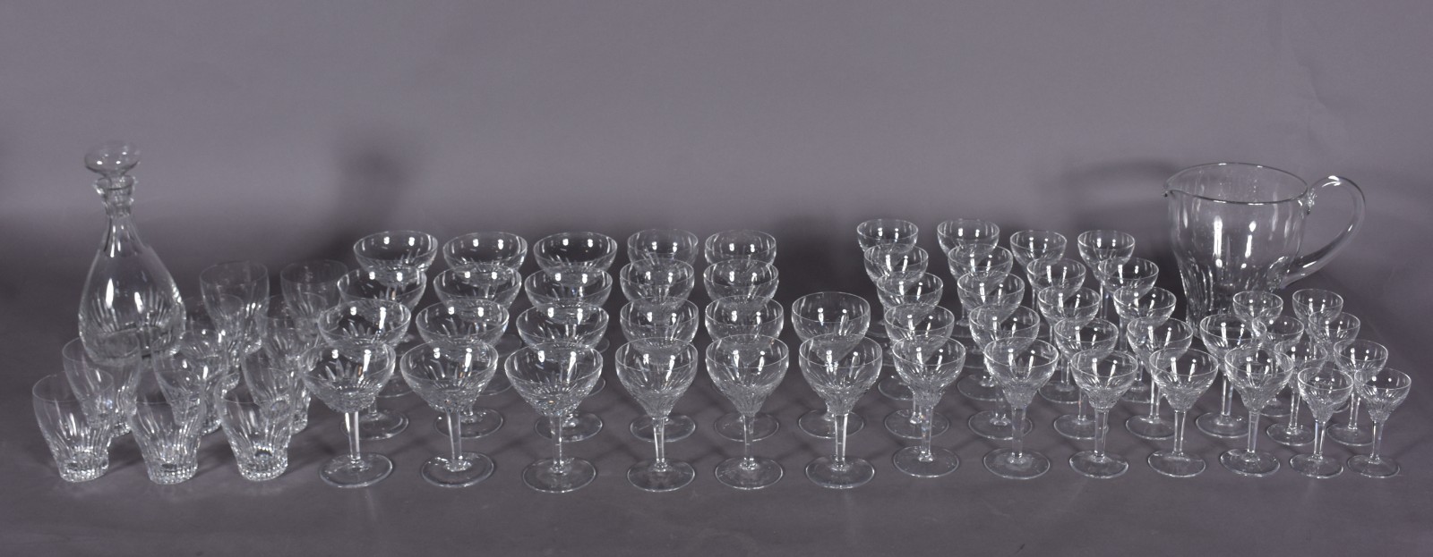 Serviço de cristal lapidado composto de: 12 taças para champagne (2... - foto 1 de 11