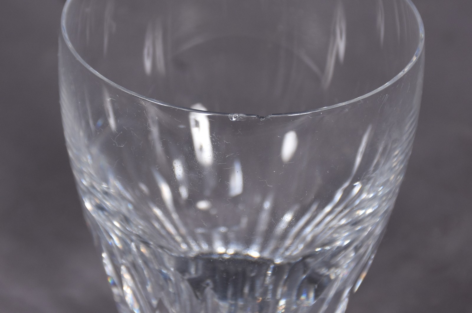 Serviço de cristal lapidado composto de: 12 taças para champagne (2... - foto 10 de 11