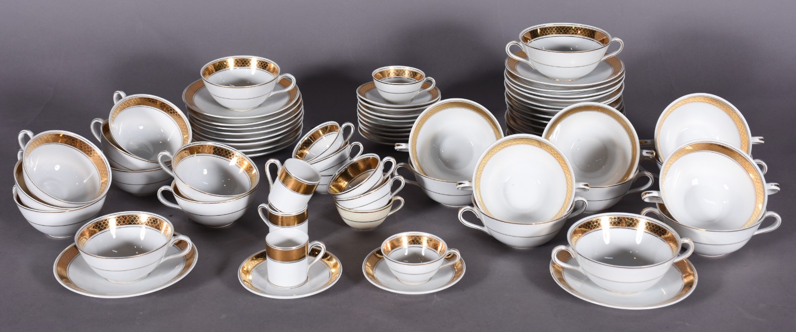 Aparelho de chá, café e jantar de porcelana BRENNAND branco com borda... - foto 3 de 11